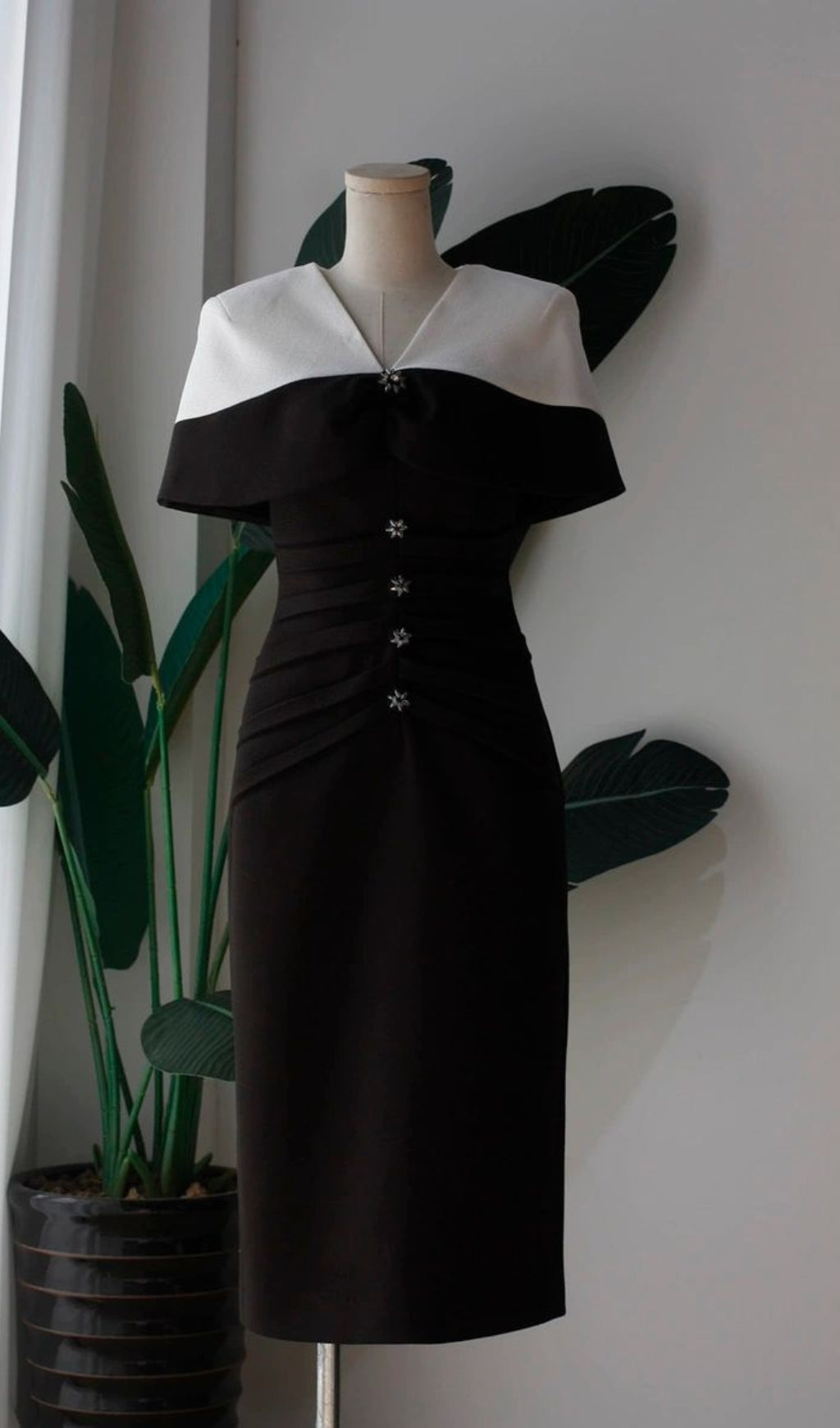 CAPE COAT & SUSPENDER DRESS TWO-PIECE SET