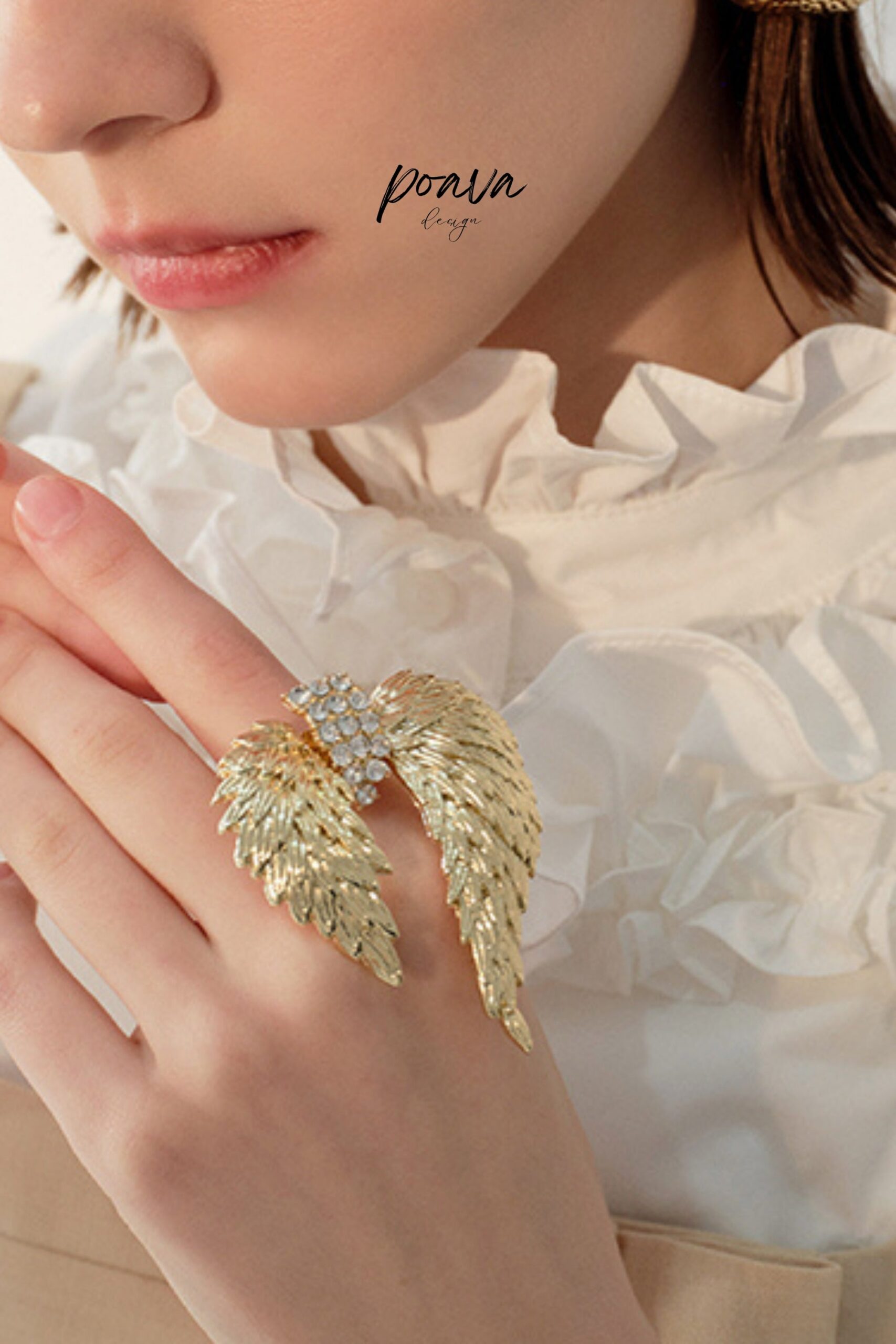 CRYSTAL-EMBELLISHED COCKTAIL RING FOR EVENING
