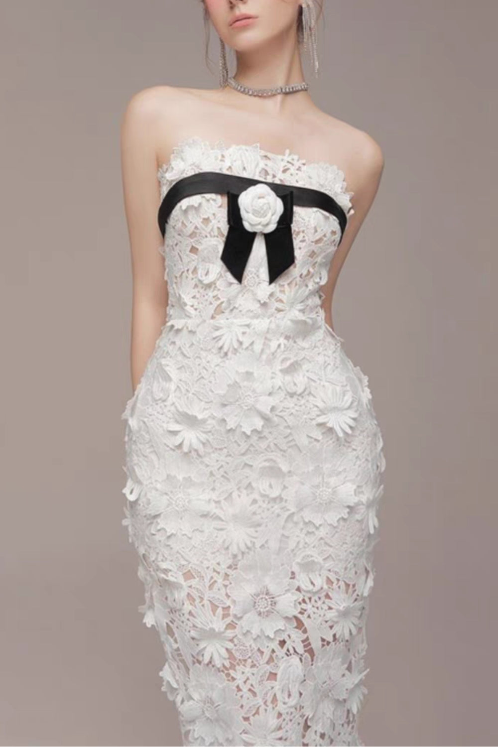 STRAPLESS FLORAL EMBROIDERY WHITE MAXI DRESS
