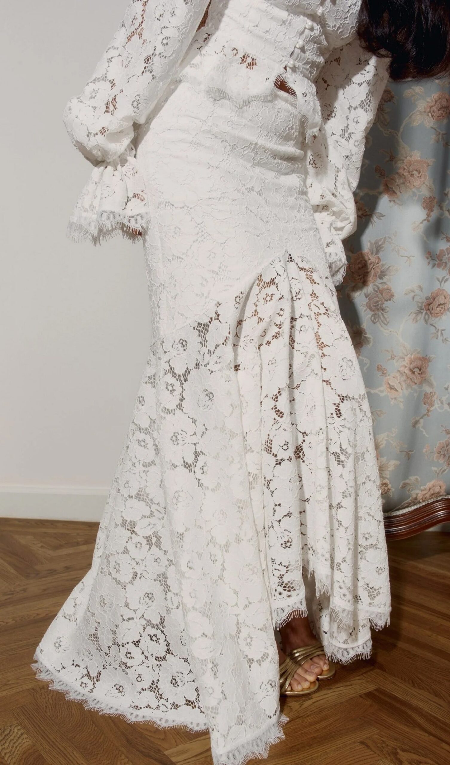 LACE PUFF SLEEVE TOP & FISHTAIL SKIRT SET IN WHITE