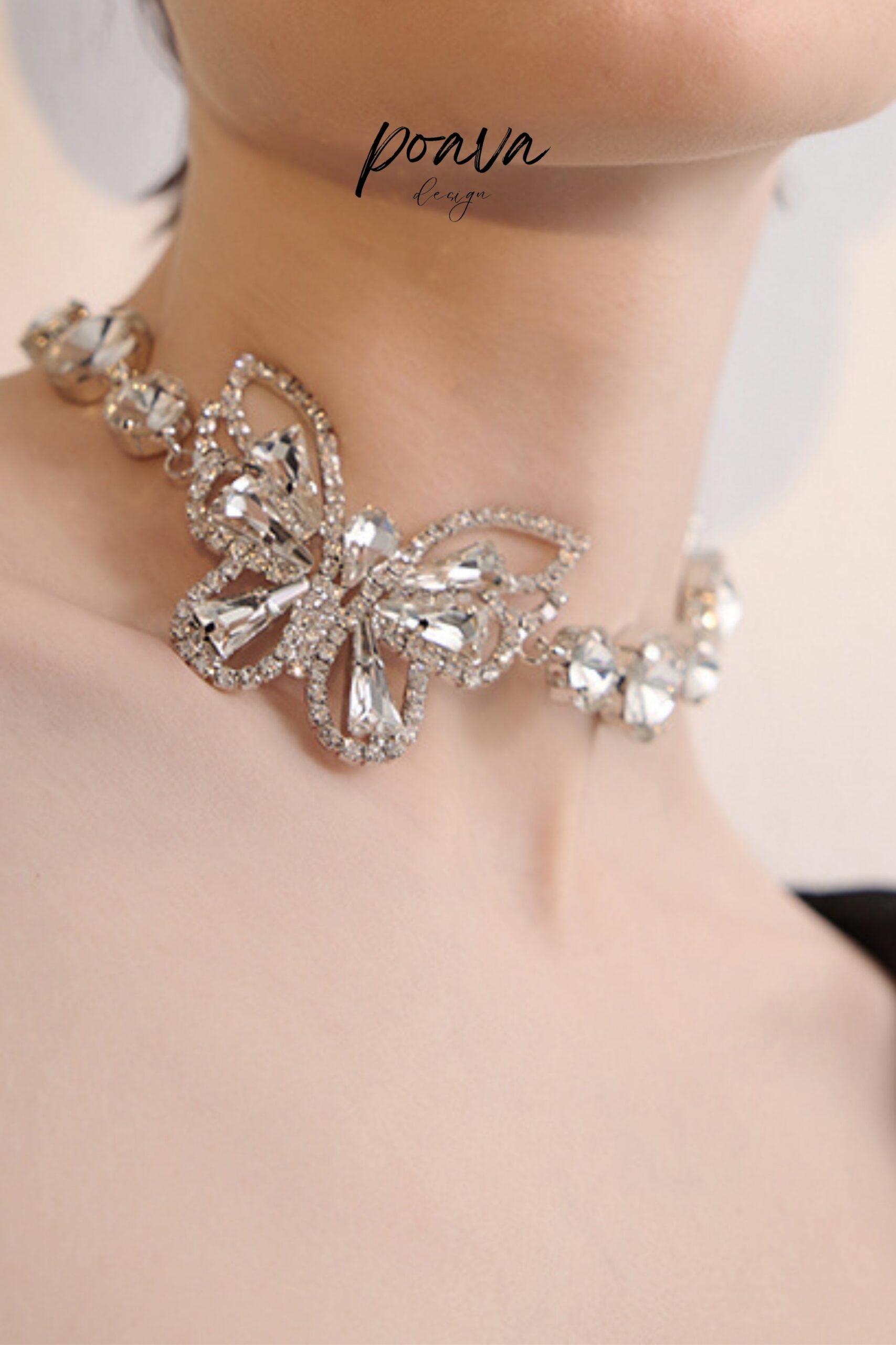 CRYSTAL LAYERED NECKLACE, ELEGANT STATEMENT JEWELRY