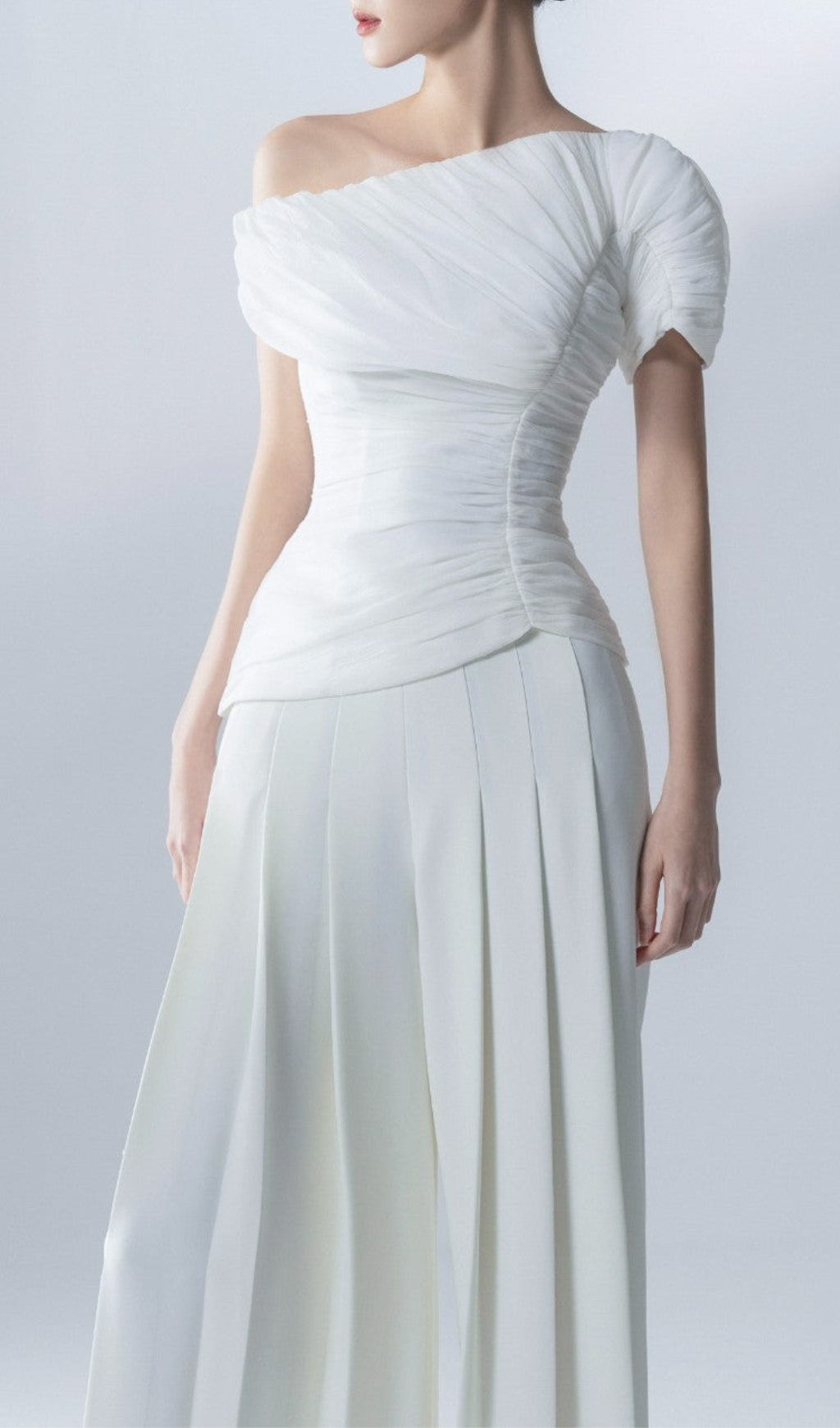 WHITE FEATHER PLEATED TWO-PIECE SUIT SET