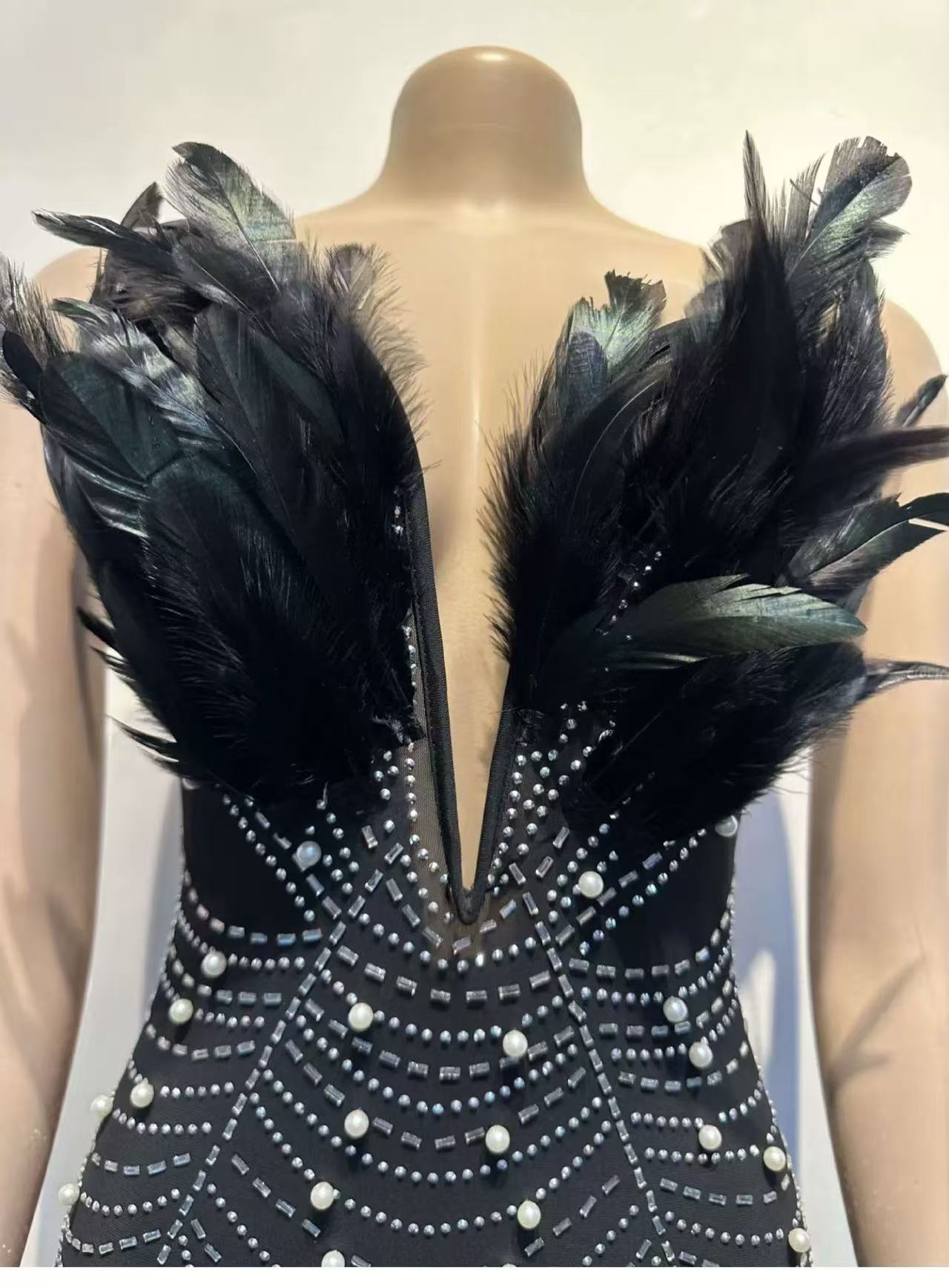 STRAPLESS FEATHER PEARL MINI COCKTAIL DRESS
