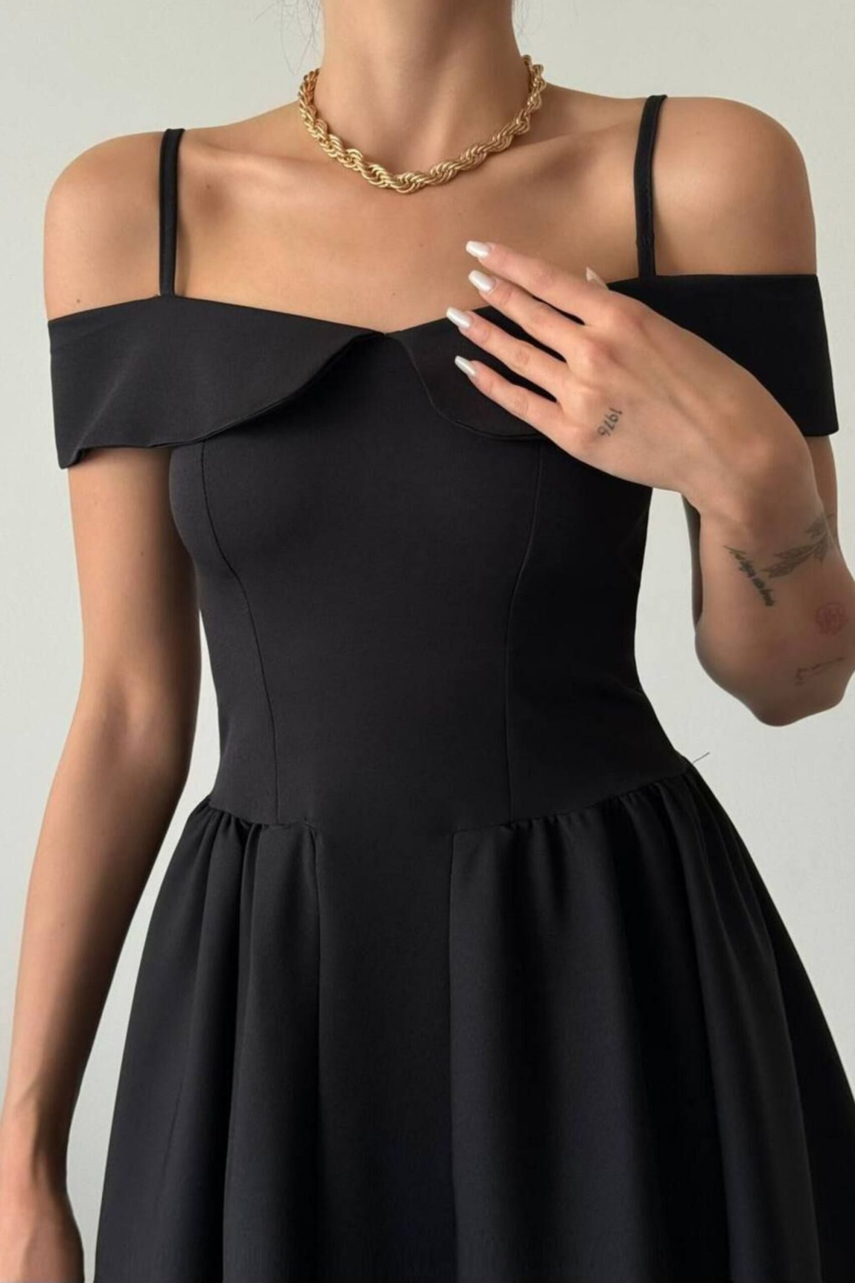 BLACK OFF-SHOULDER MINI DRESS FOR PARTY