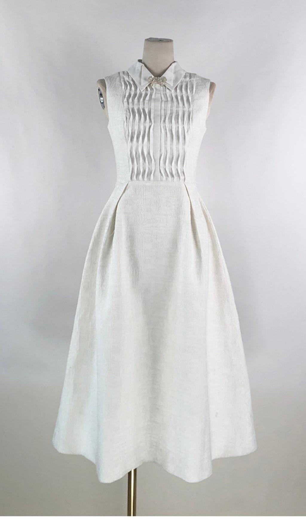 BOW PLEATED SLEEVELESS MIDI DRESS WHITE