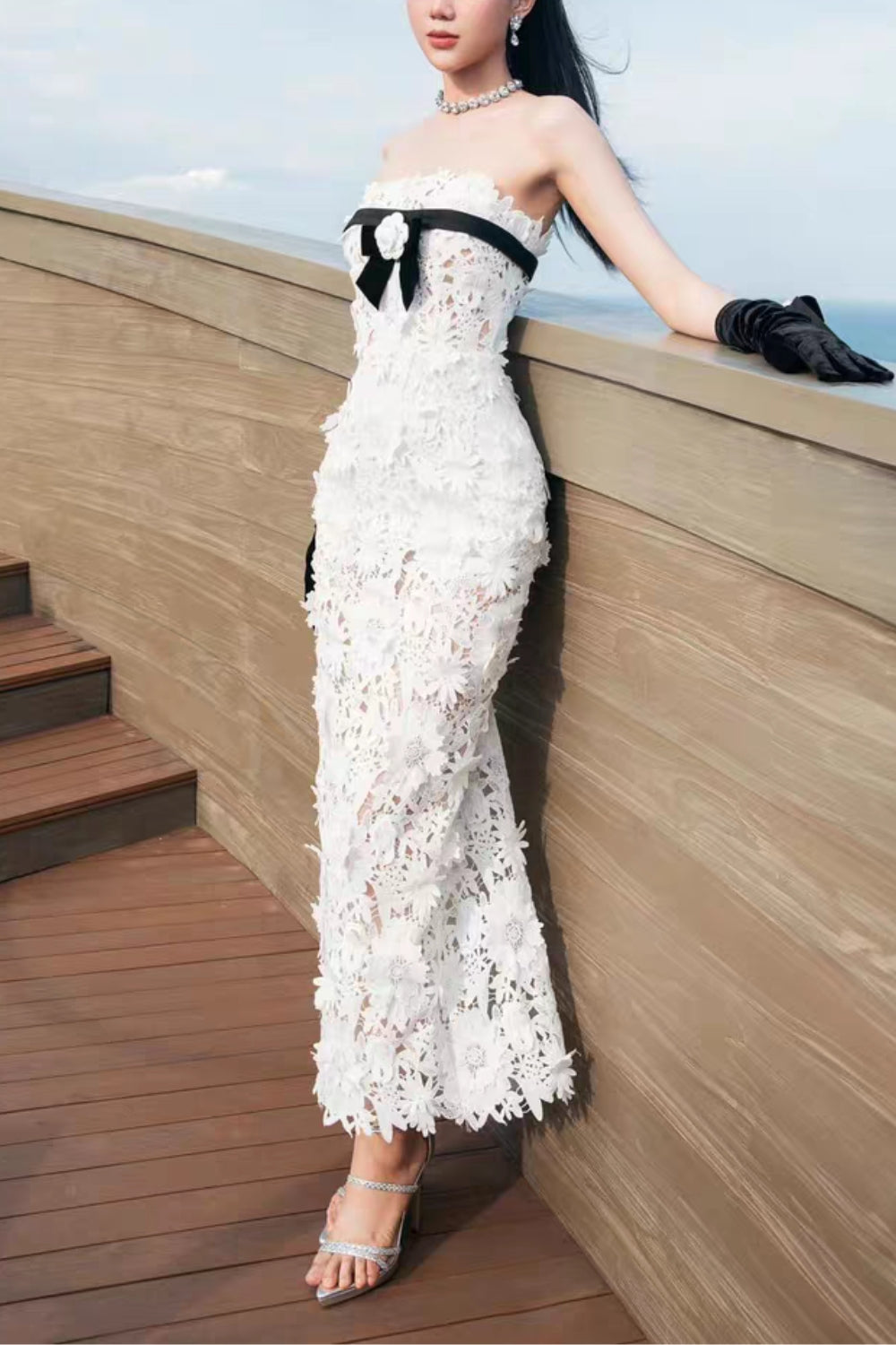 STRAPLESS FLORAL EMBROIDERY WHITE MAXI DRESS