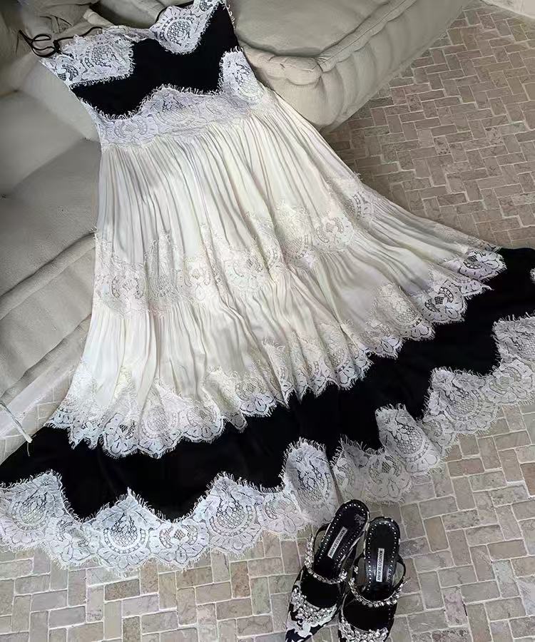 BLACK LACE TIERED SPAGHETTI STRAP MAXI DRESS