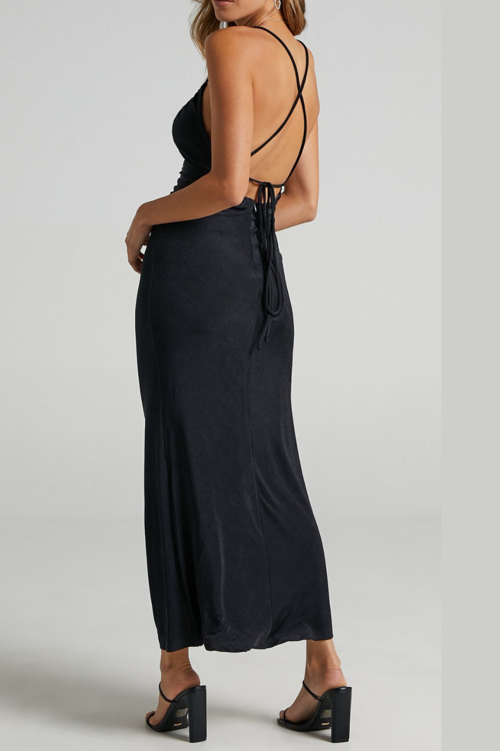 V-NECK PLEATED BODYCON MAXI DRESS, BLACK