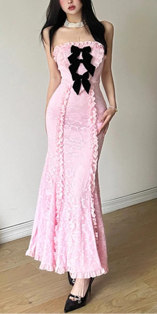 LACE STRAPLESS MIDI DRESS IN PINK