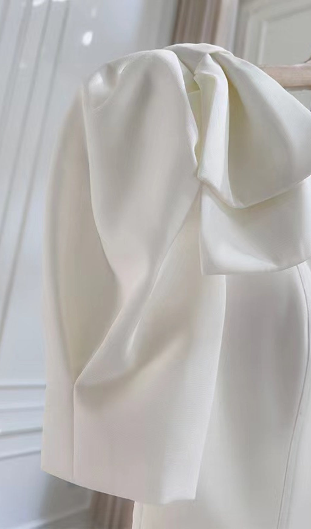 ELEGANT WHITE SQUARE NECK MIDI DRESS WITH PUFF BOW SLEEVES