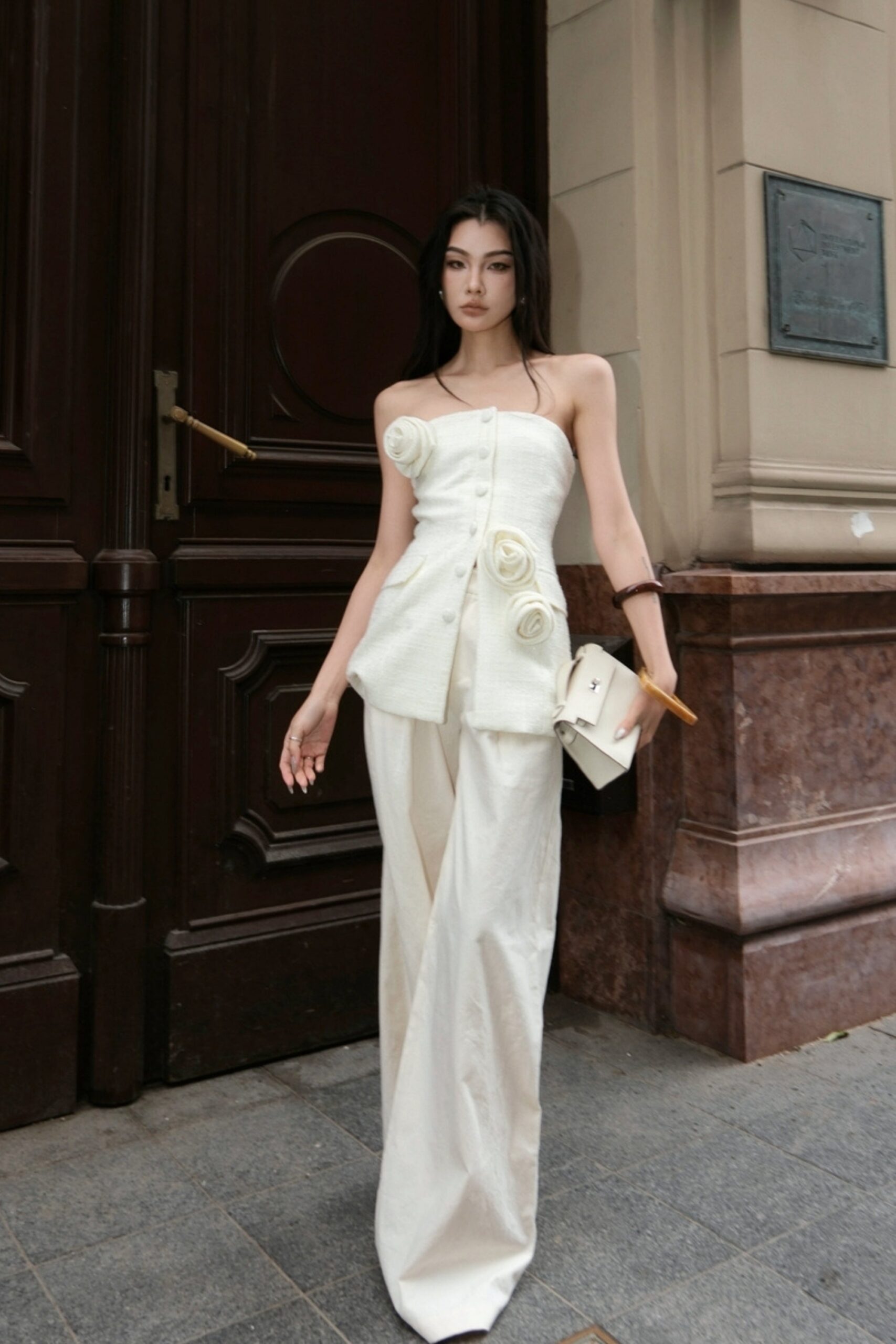 6_64ede521-6730-45d1-a993-7abf1ba25e48 WOMEN'S WHITE FLOWER BUCKLE SET SUIT WEDDING