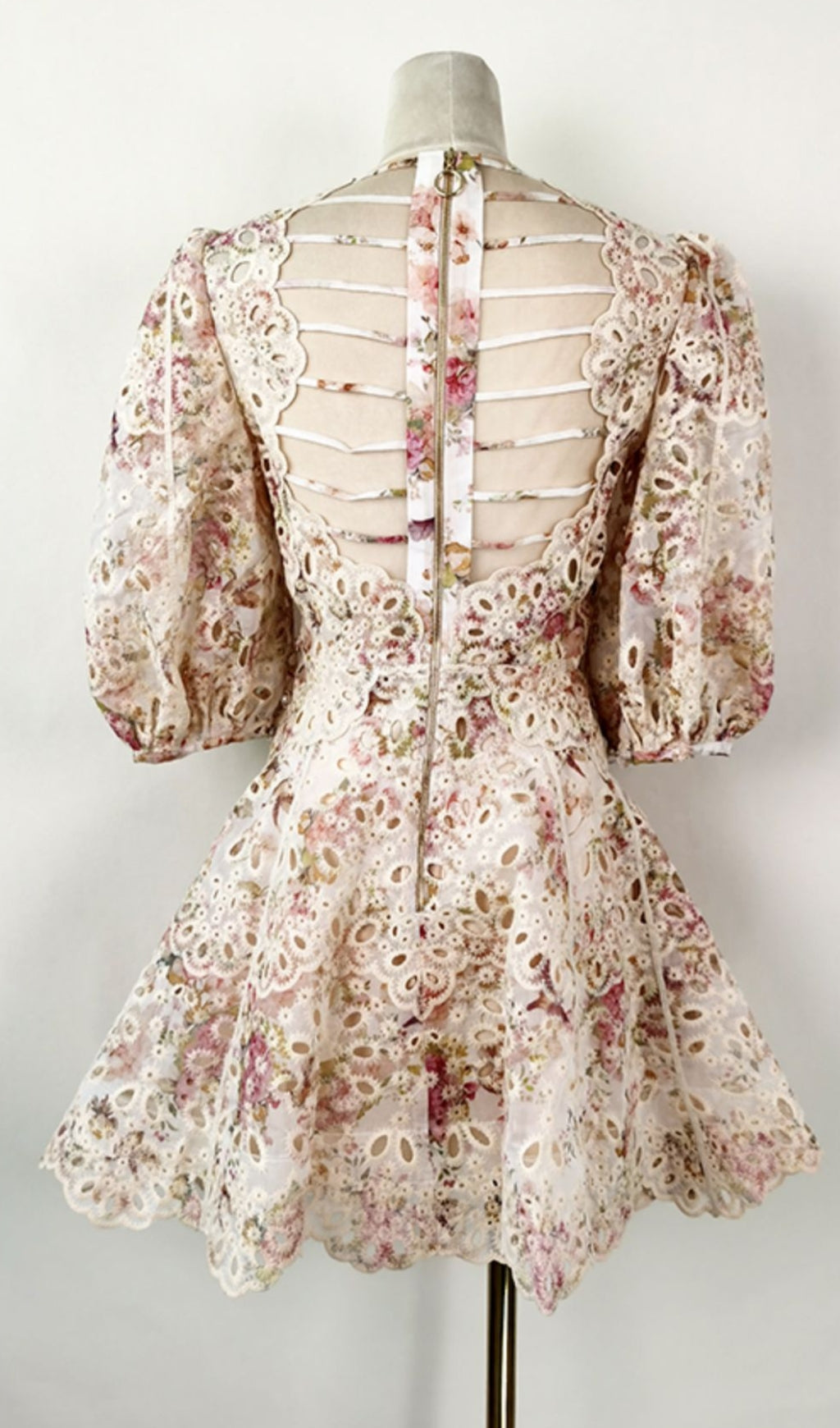 PUFF SLEEVE CUT-OUT BACKLESS FLORAL MINI DRESS