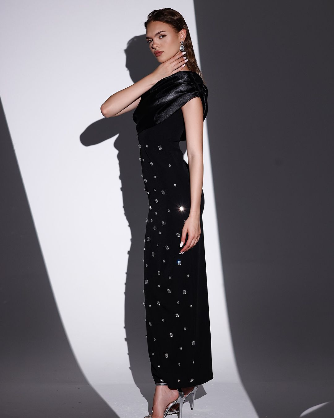 ONE-SHOULDER CRYSTAL MAXI DRESS BLACK BANDAGE