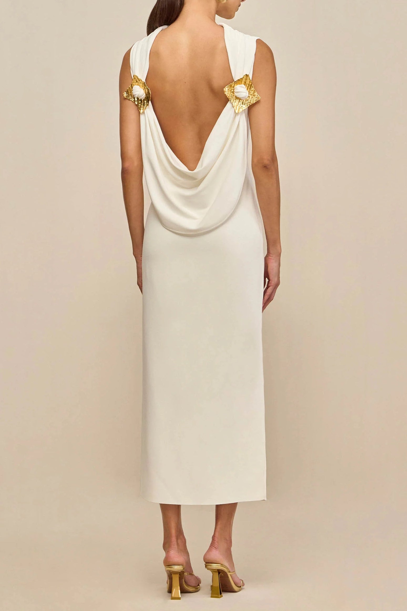 WHITE SLEEVELESS BACKLESS KNIT MIDI DRESS GOLDEN PLEATED