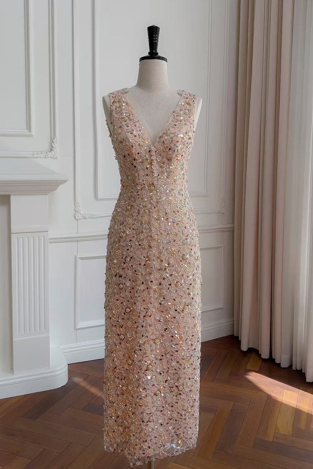 SLEEVELESS EMBROIDERED MIDI DRESS, BEIGE