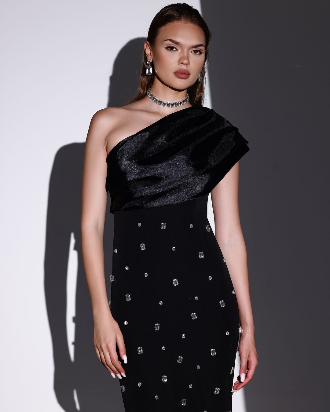 ONE-SHOULDER CRYSTAL MAXI DRESS BLACK BANDAGE