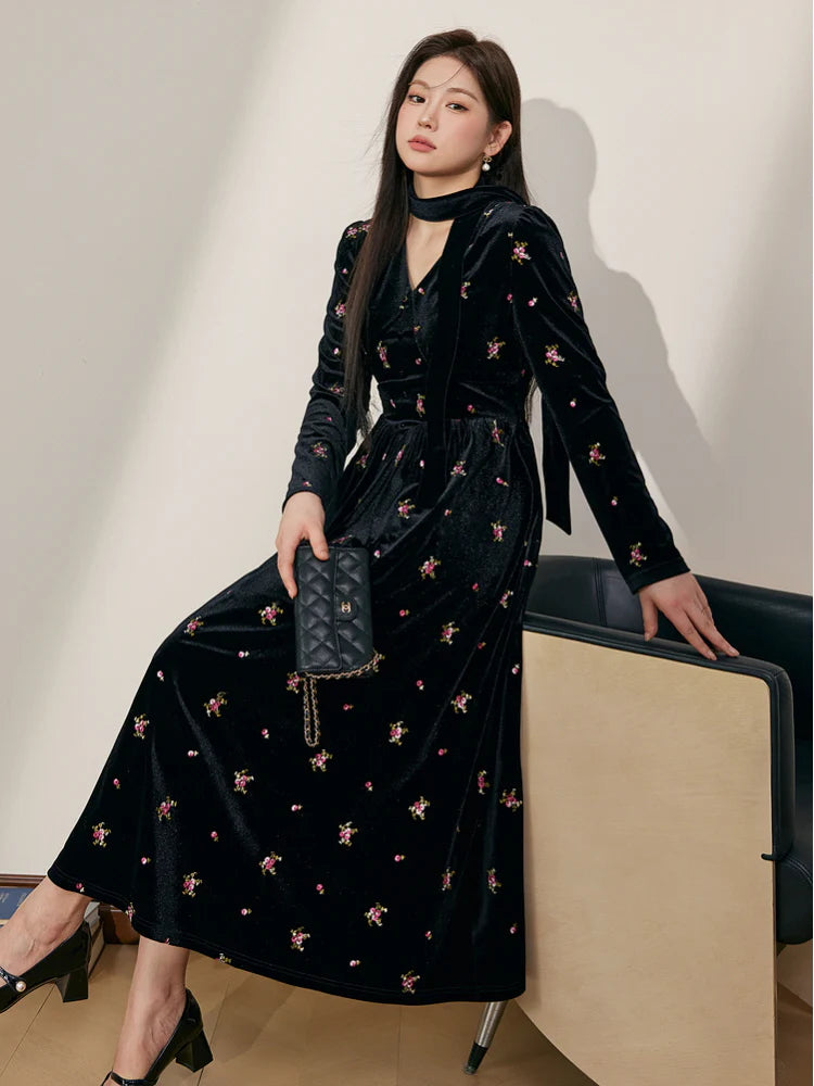 YURI V-NECK VELVET MAXI DRESS BLACK EMBROIDERED