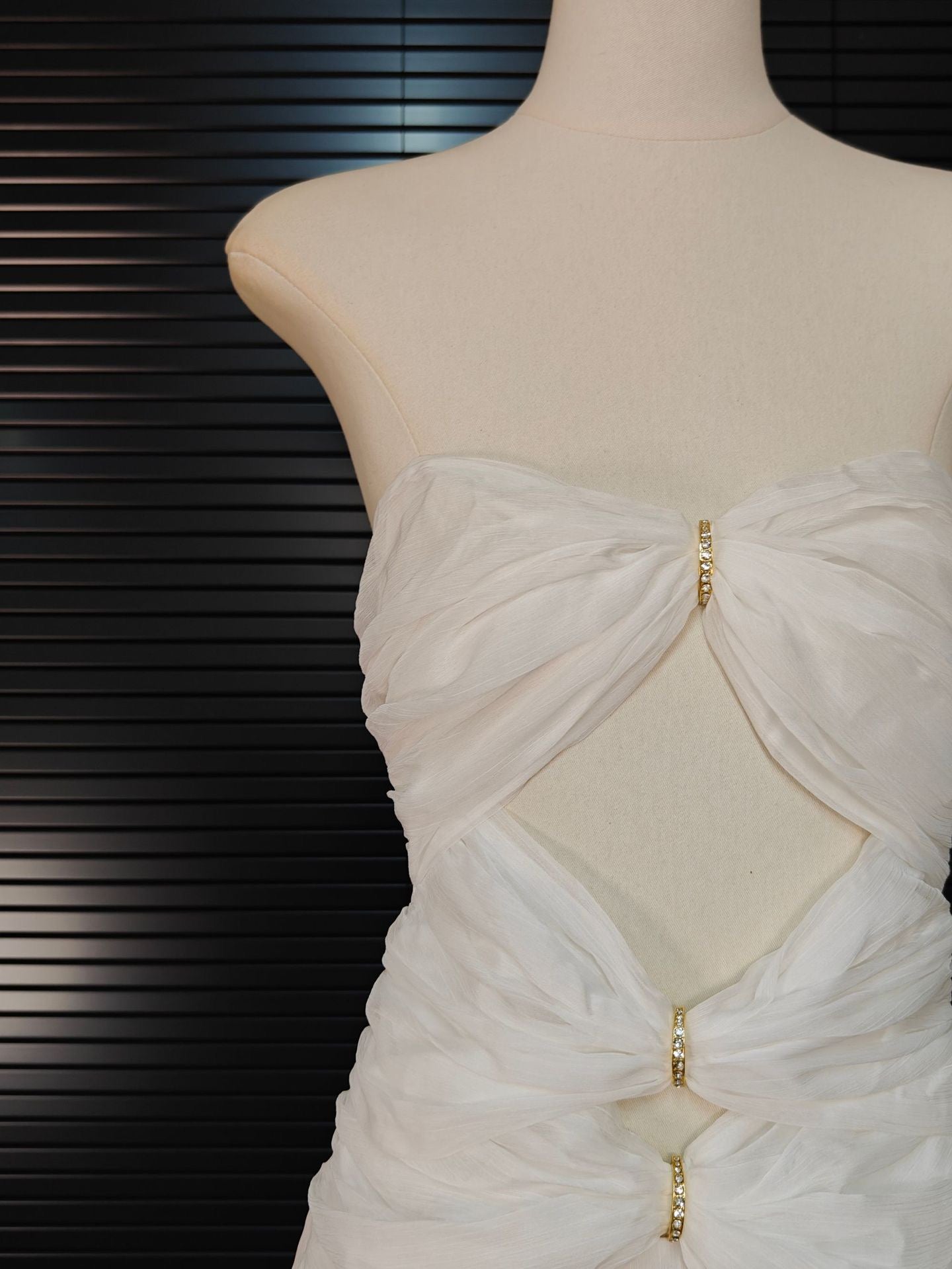 STRAPLESS WHITE CUTOUT MINI DRESS FOR PARTY