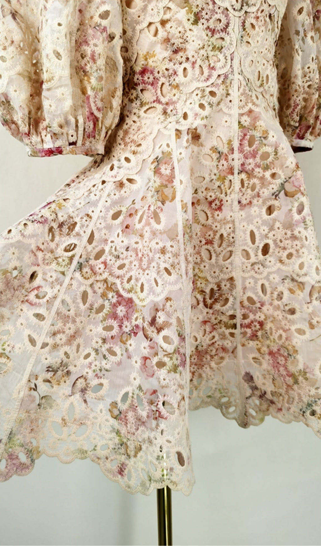 PUFF SLEEVE CUT-OUT BACKLESS FLORAL MINI DRESS