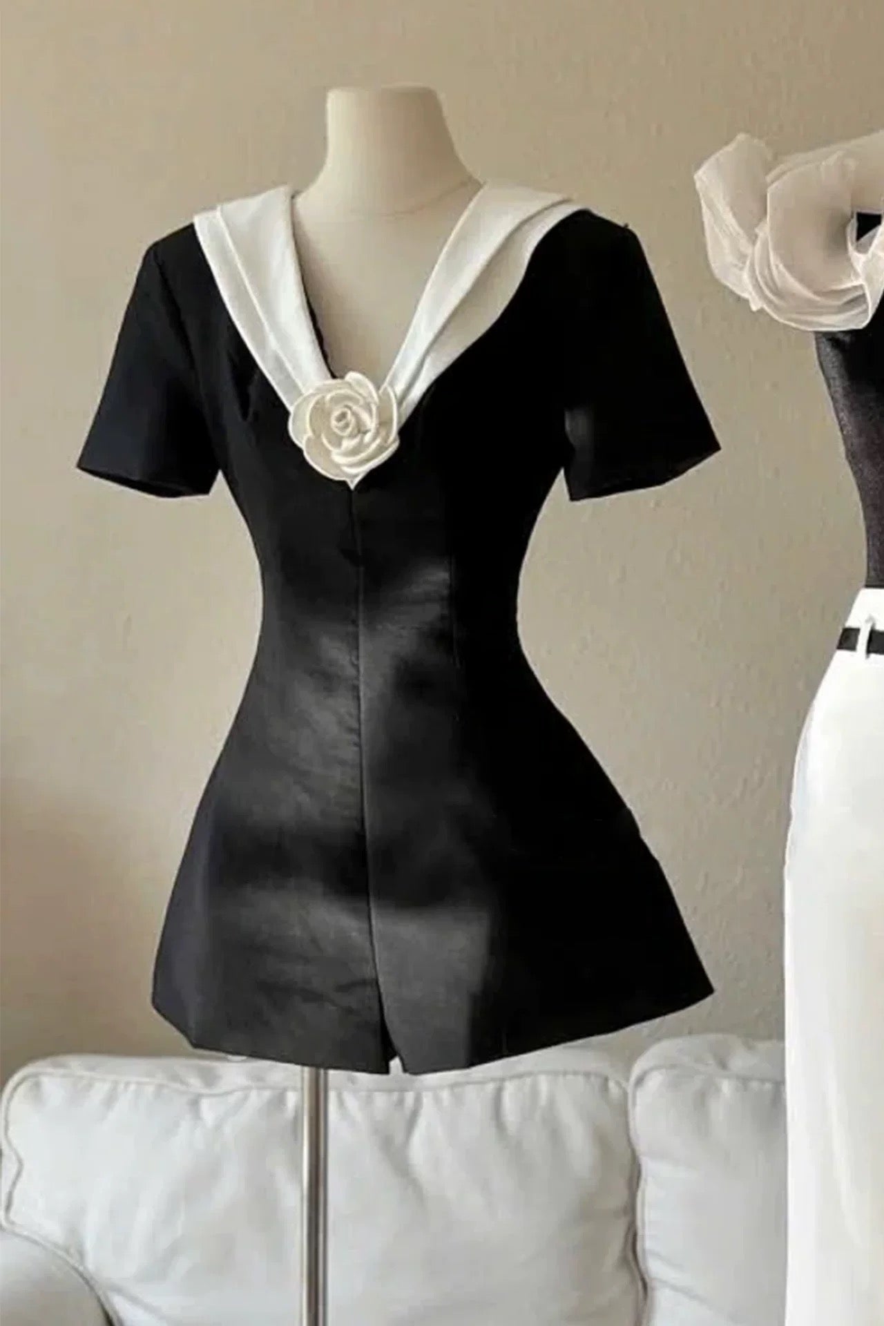 V-NECK BLACK JUMPSUIT 3D FLOWER PARTY