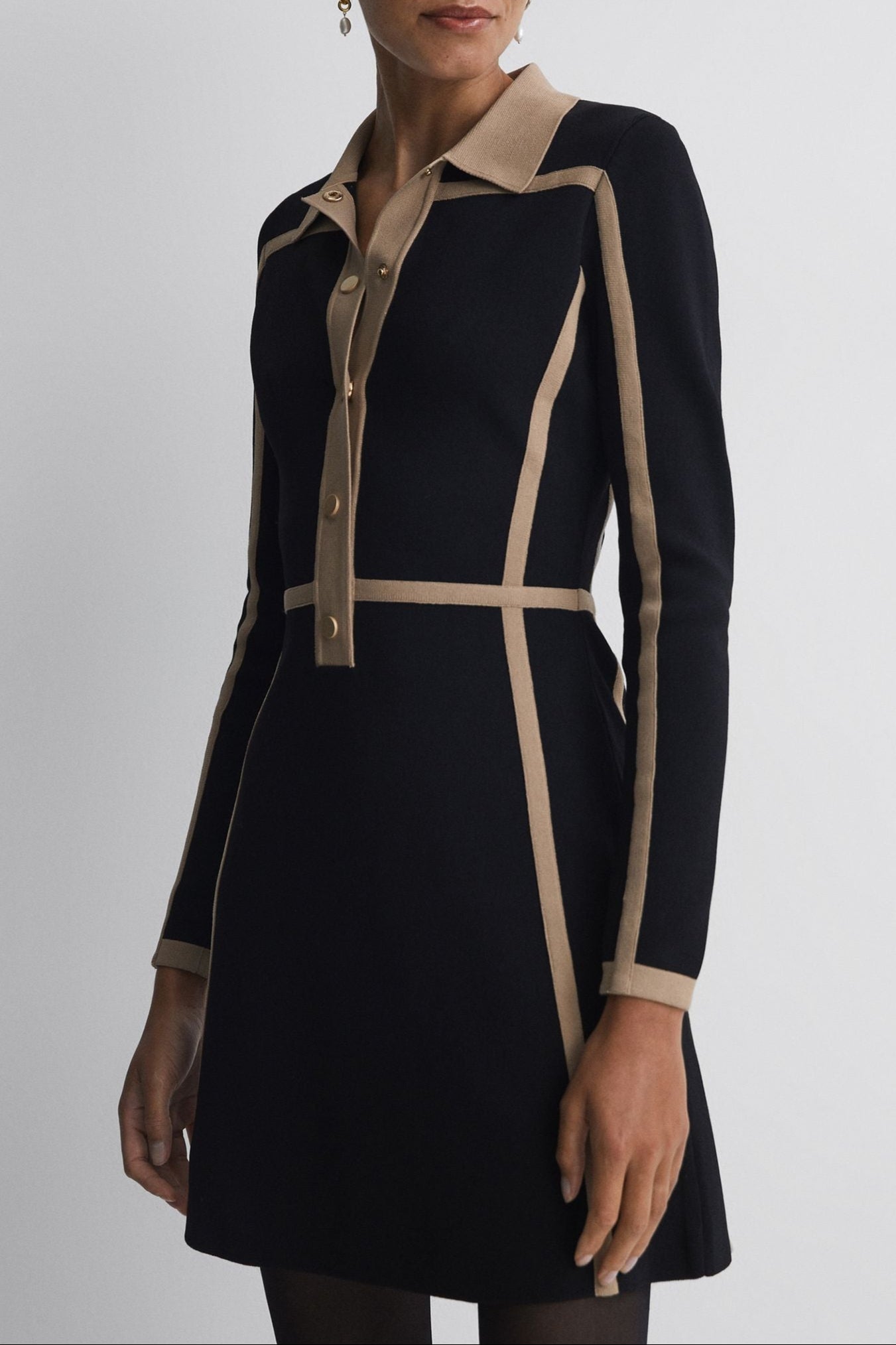 CONTRAST TRIM PRESS-STUD MINI DRESS BLACK/CAMEL