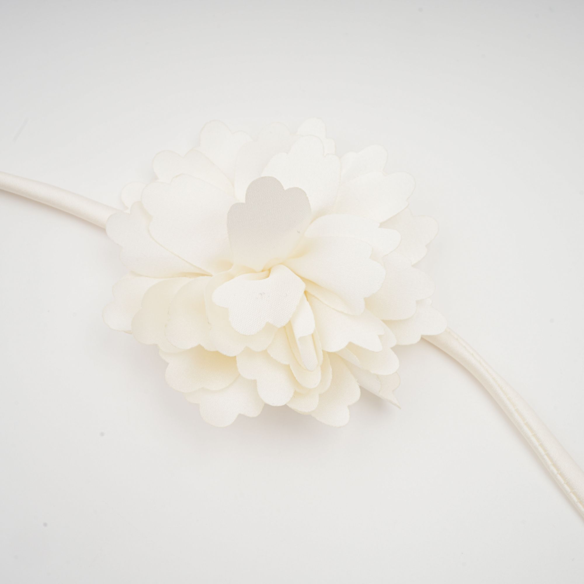 NOURIA WHITE FAUX FLOWER TWIST CROP TOP