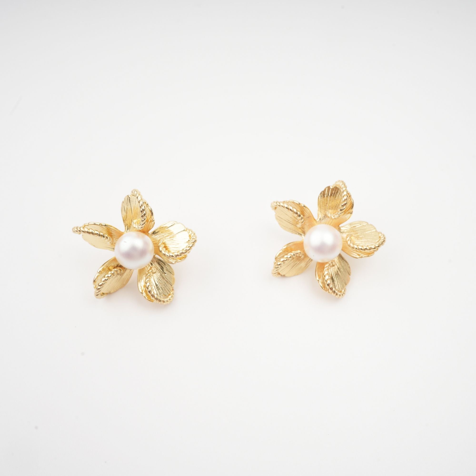 JEANNE FLORAL PEARL STUD EARRINGS FOR WEDDING