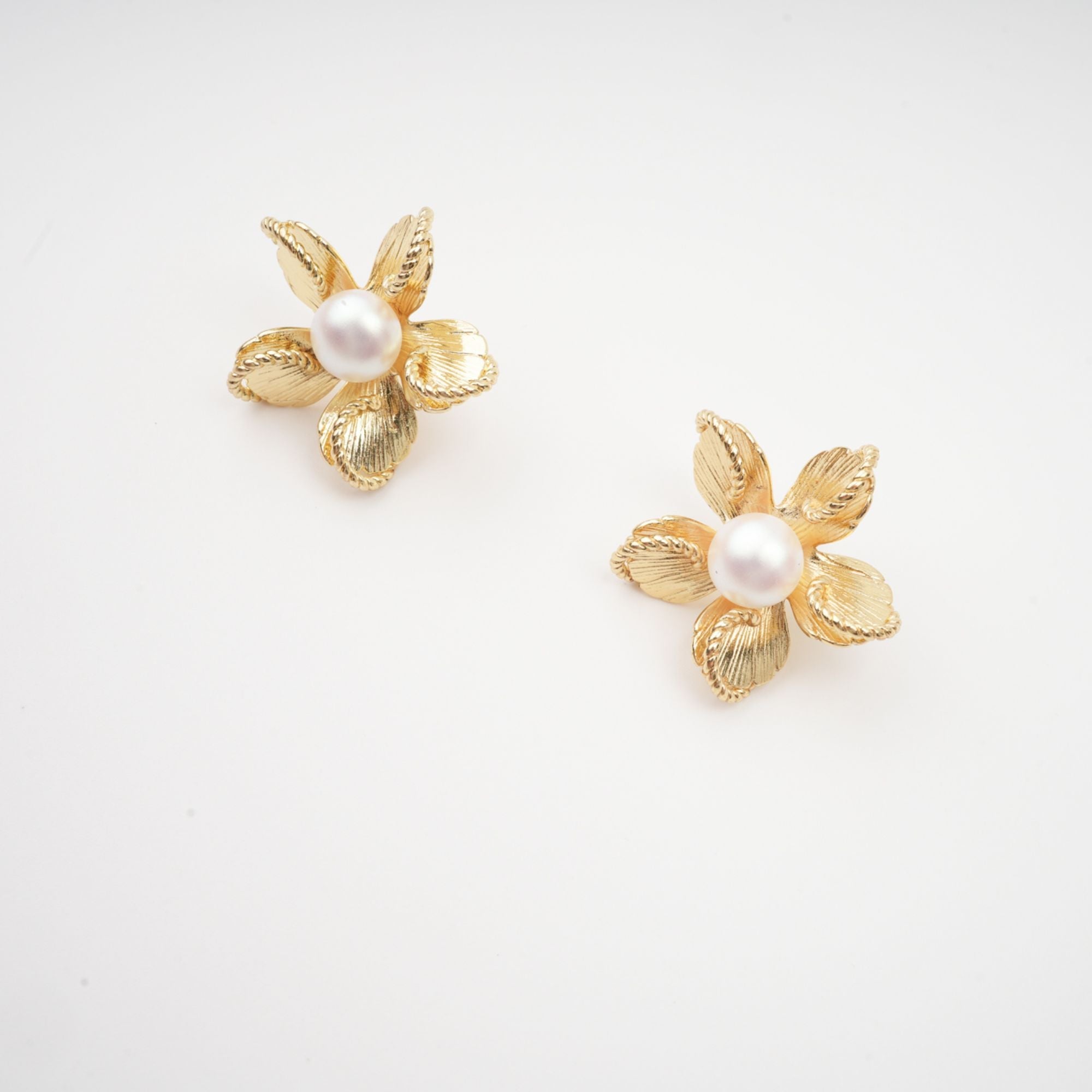 JEANNE FLORAL PEARL STUD EARRINGS FOR WEDDING