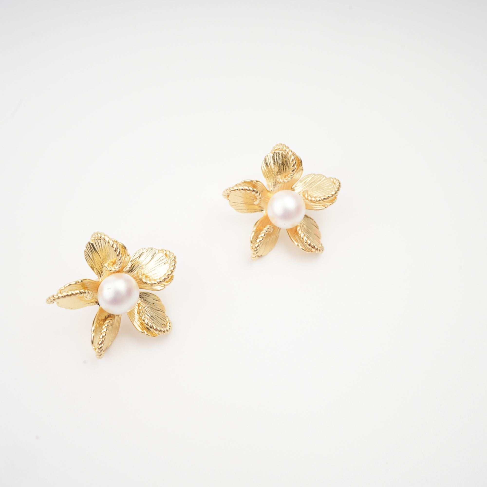JEANNE FLORAL PEARL STUD EARRINGS FOR WEDDING