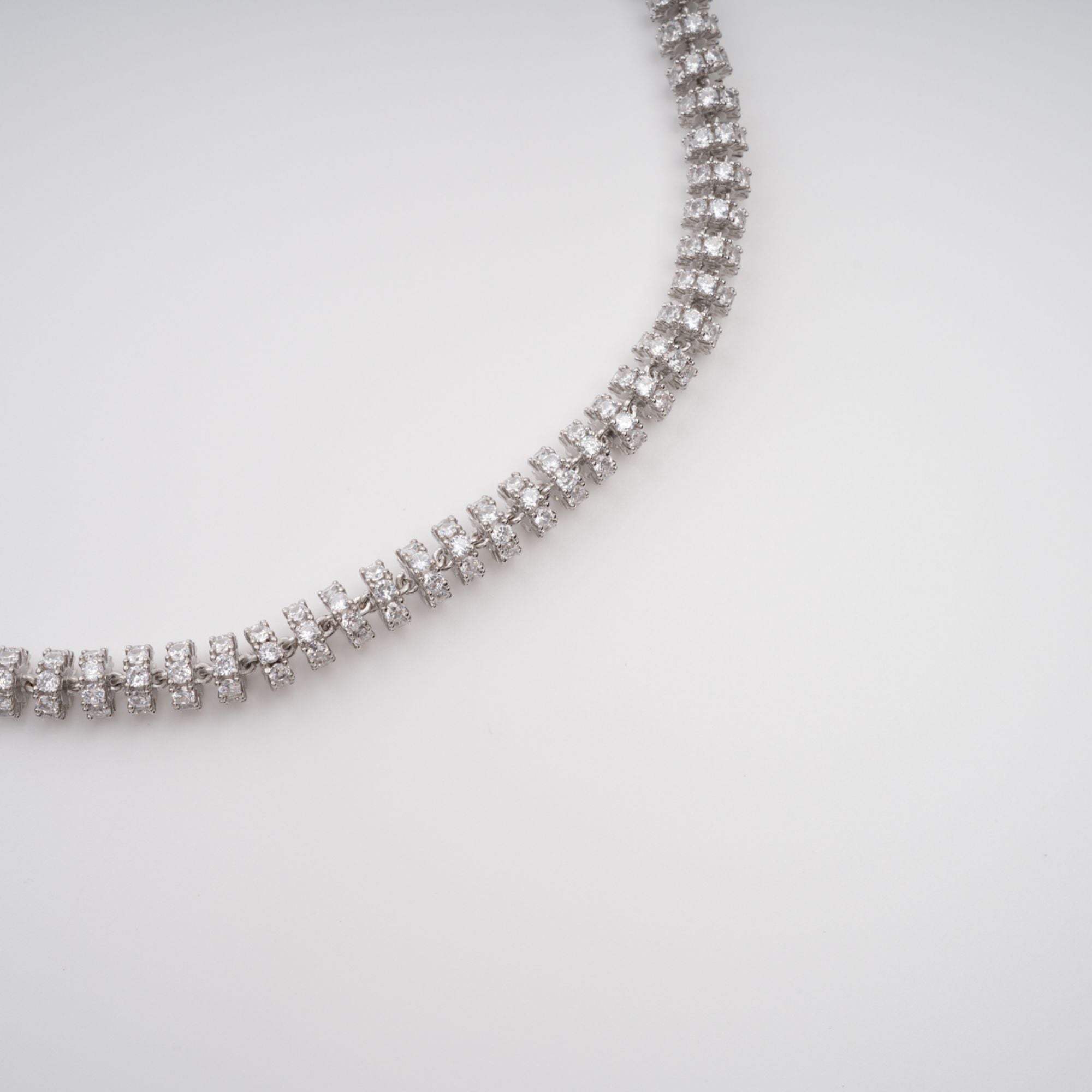 SILVER CRYSTAL STATEMENT NECKLACE FOR EVENING