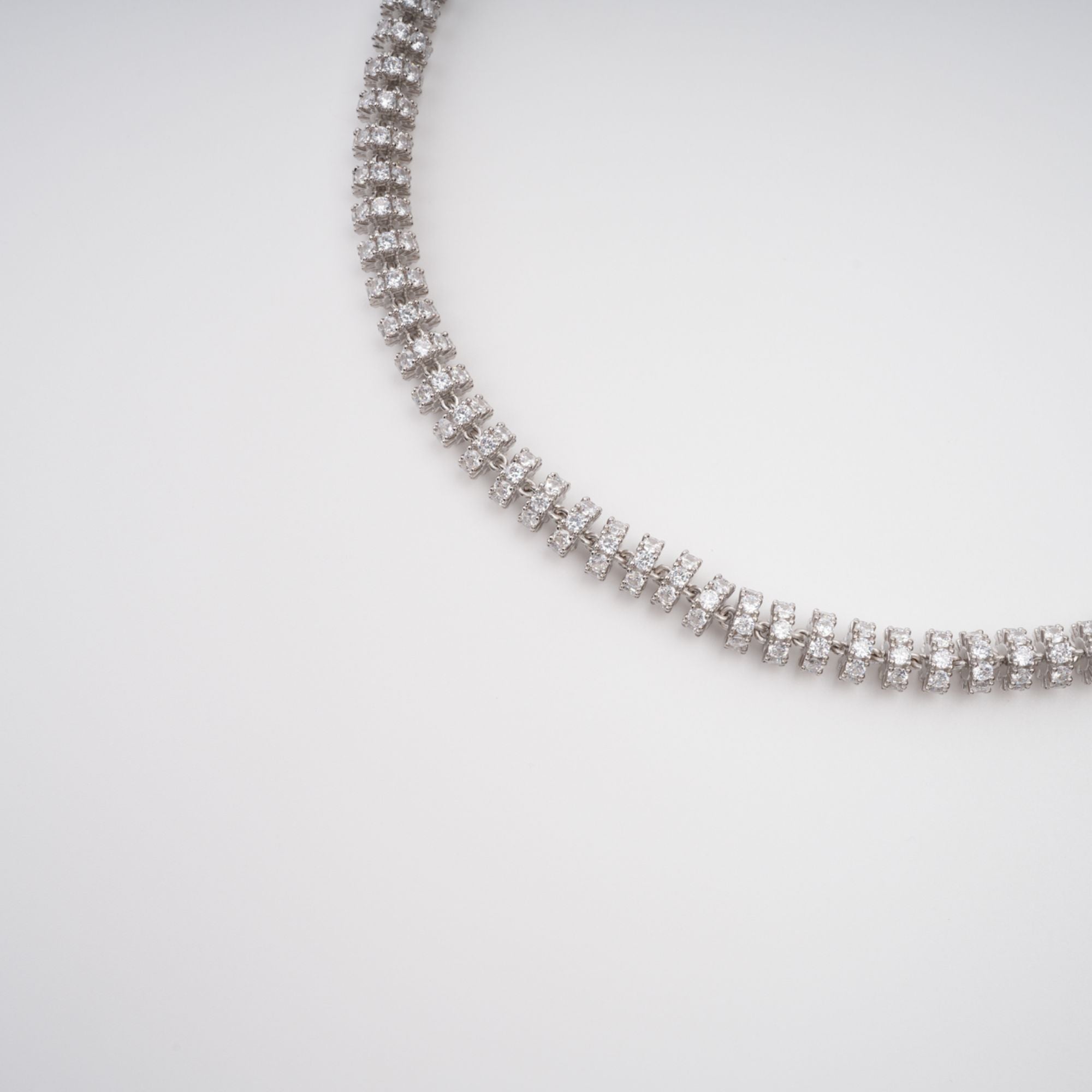 SILVER CRYSTAL STATEMENT NECKLACE FOR EVENING