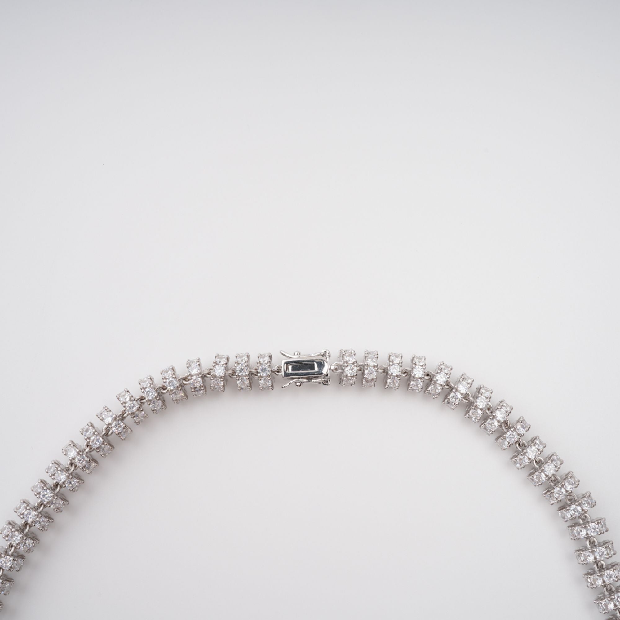 SILVER CRYSTAL STATEMENT NECKLACE FOR EVENING