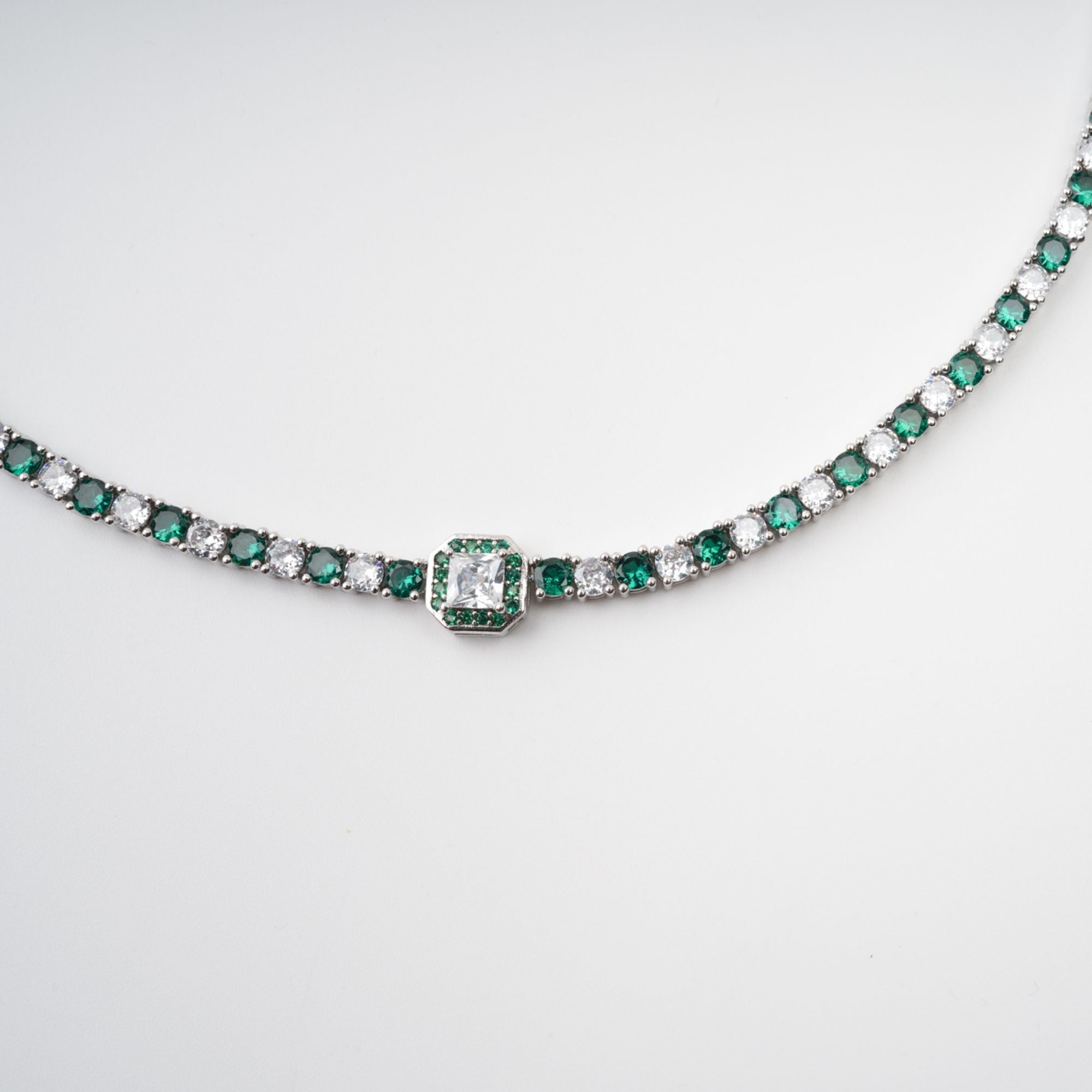 GREEN CRYSTAL EMBELLISHED NECKLACE FOR EVENING