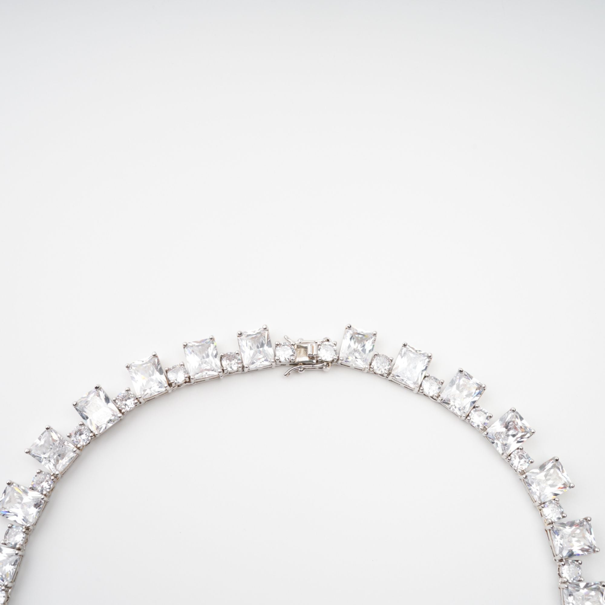 DSC01663_cdd0bee1-96d9-428d-beb5-5d63b6be7cef SILVER CRYSTAL NECKLACE FOR WEDDING PARTY GLAM
