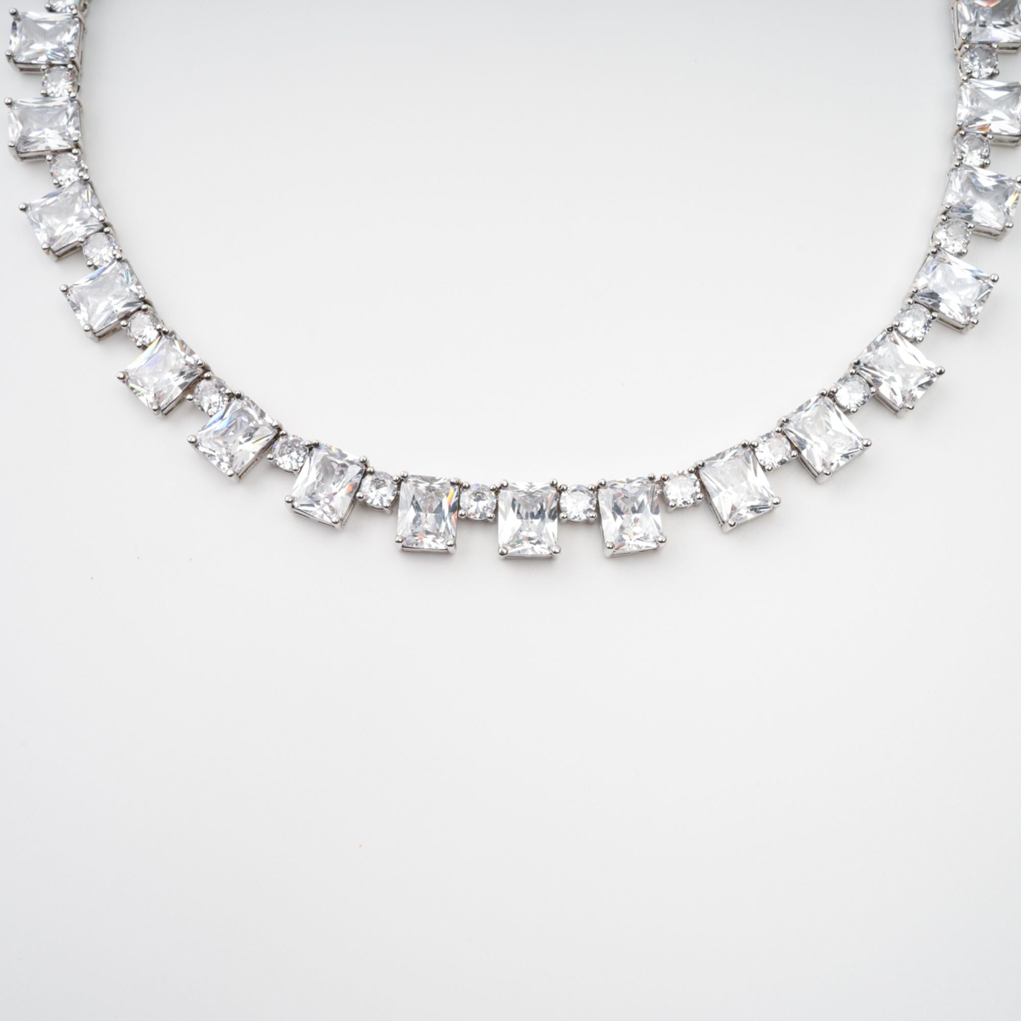 DSC01664_f9b9ebdd-b35c-4292-9b1e-4de217bfd594 SILVER CRYSTAL NECKLACE FOR WEDDING PARTY GLAM