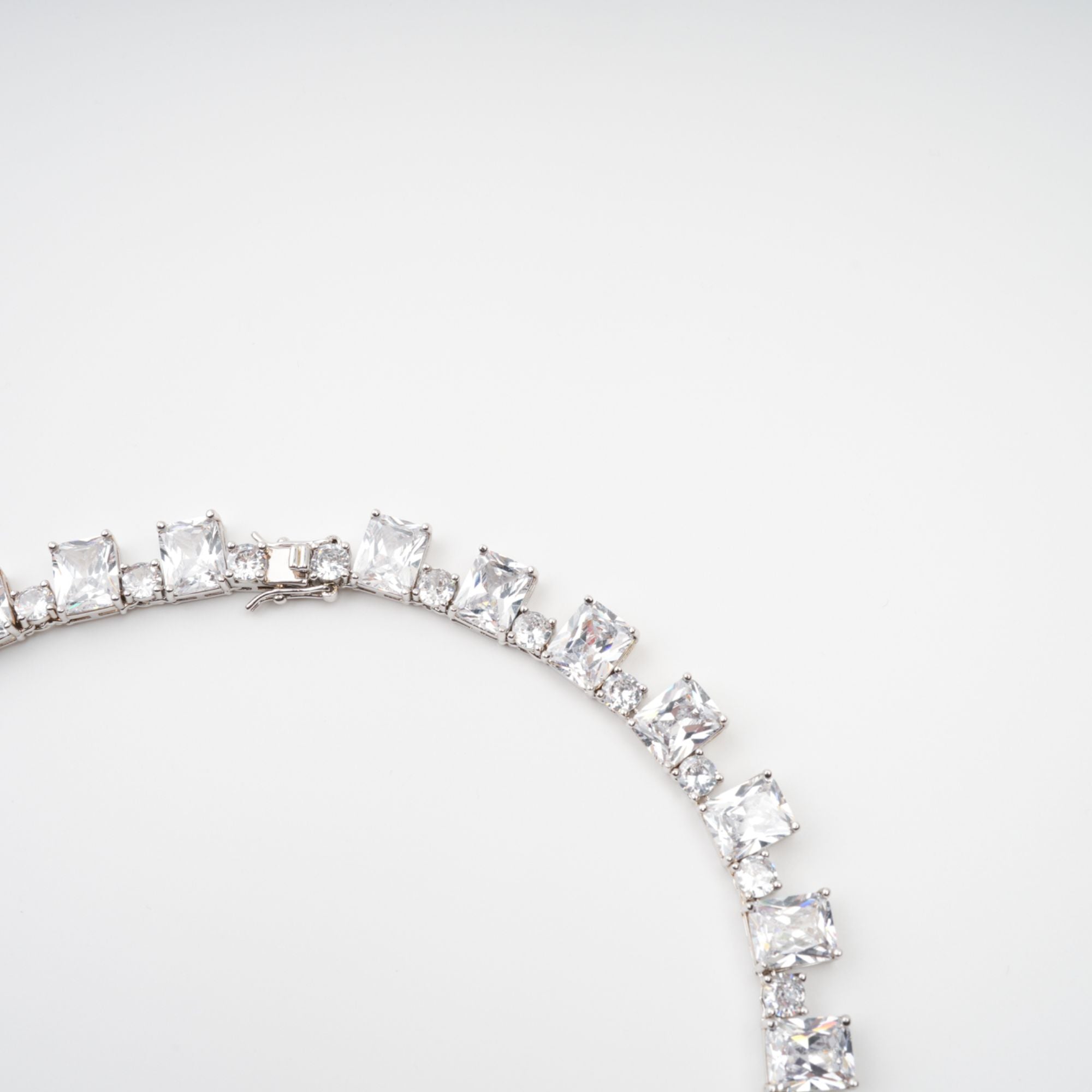 DSC01665_83edba48-e638-4842-8f1d-3c4d43b53ed1 SILVER CRYSTAL NECKLACE FOR WEDDING PARTY GLAM