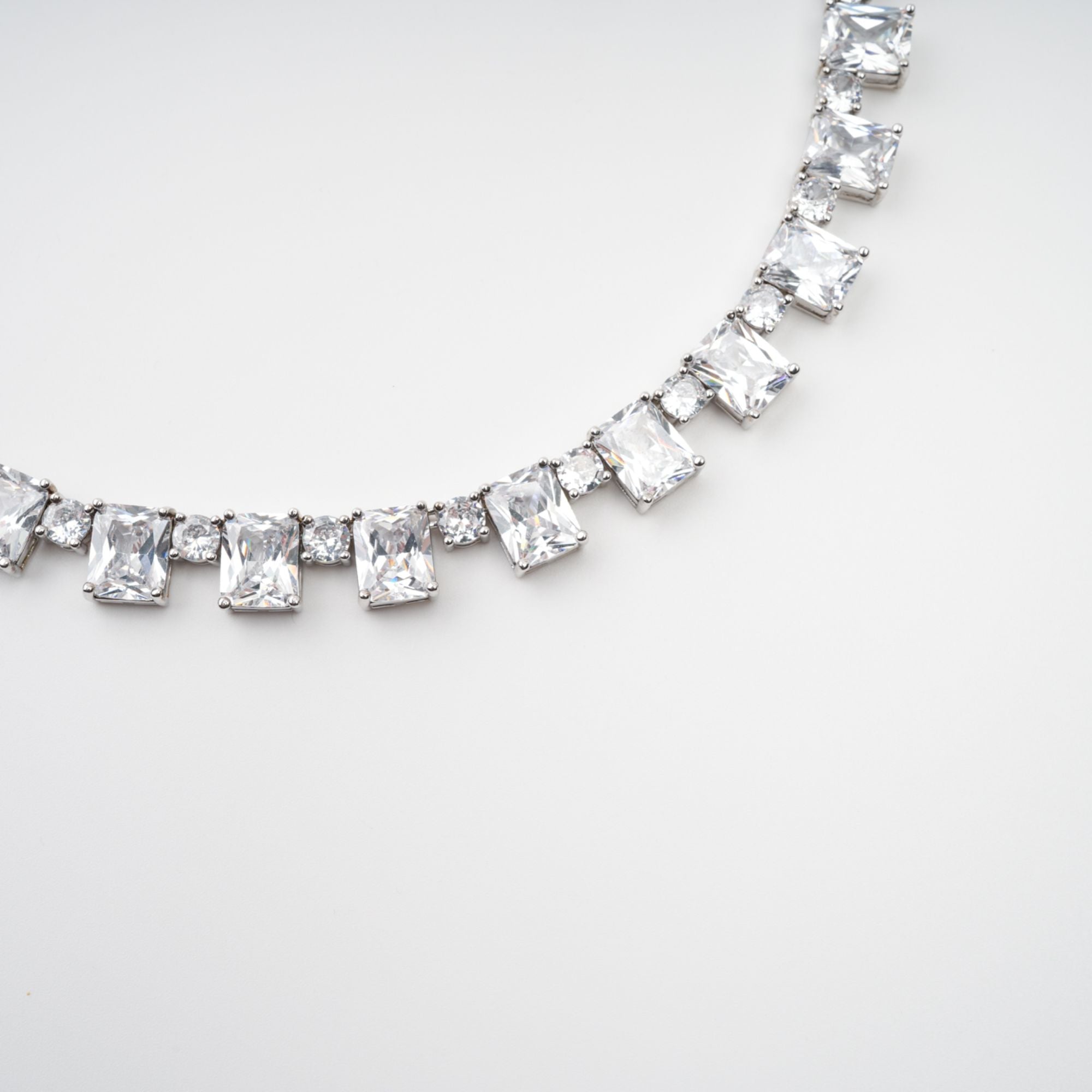 DSC01666_fb141097-0fd8-45a0-aac6-ecad45eadfaf SILVER CRYSTAL NECKLACE FOR WEDDING PARTY GLAM