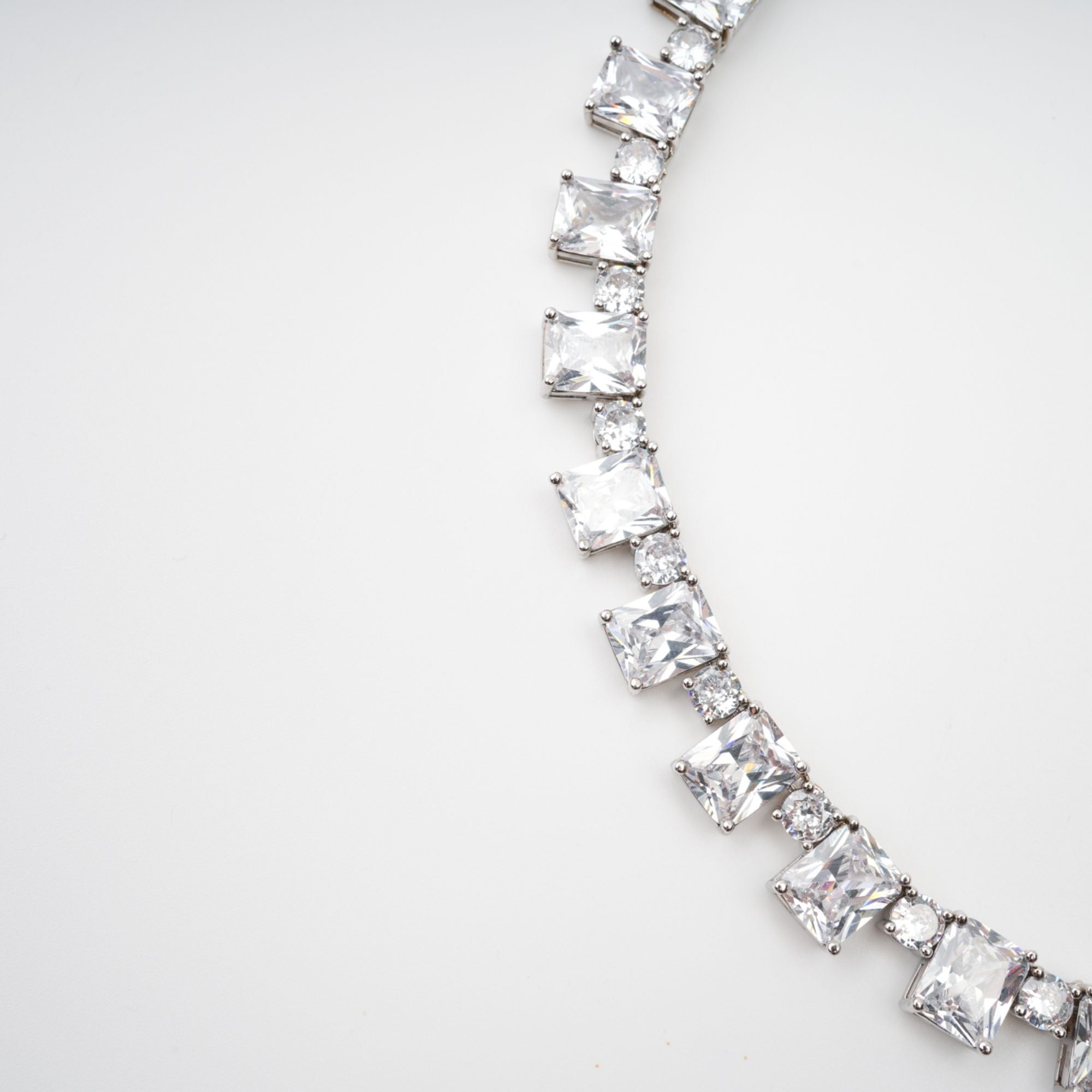 DSC01667_0a2956fb-7295-485c-9852-62699c845ae3 SILVER CRYSTAL NECKLACE FOR WEDDING PARTY GLAM