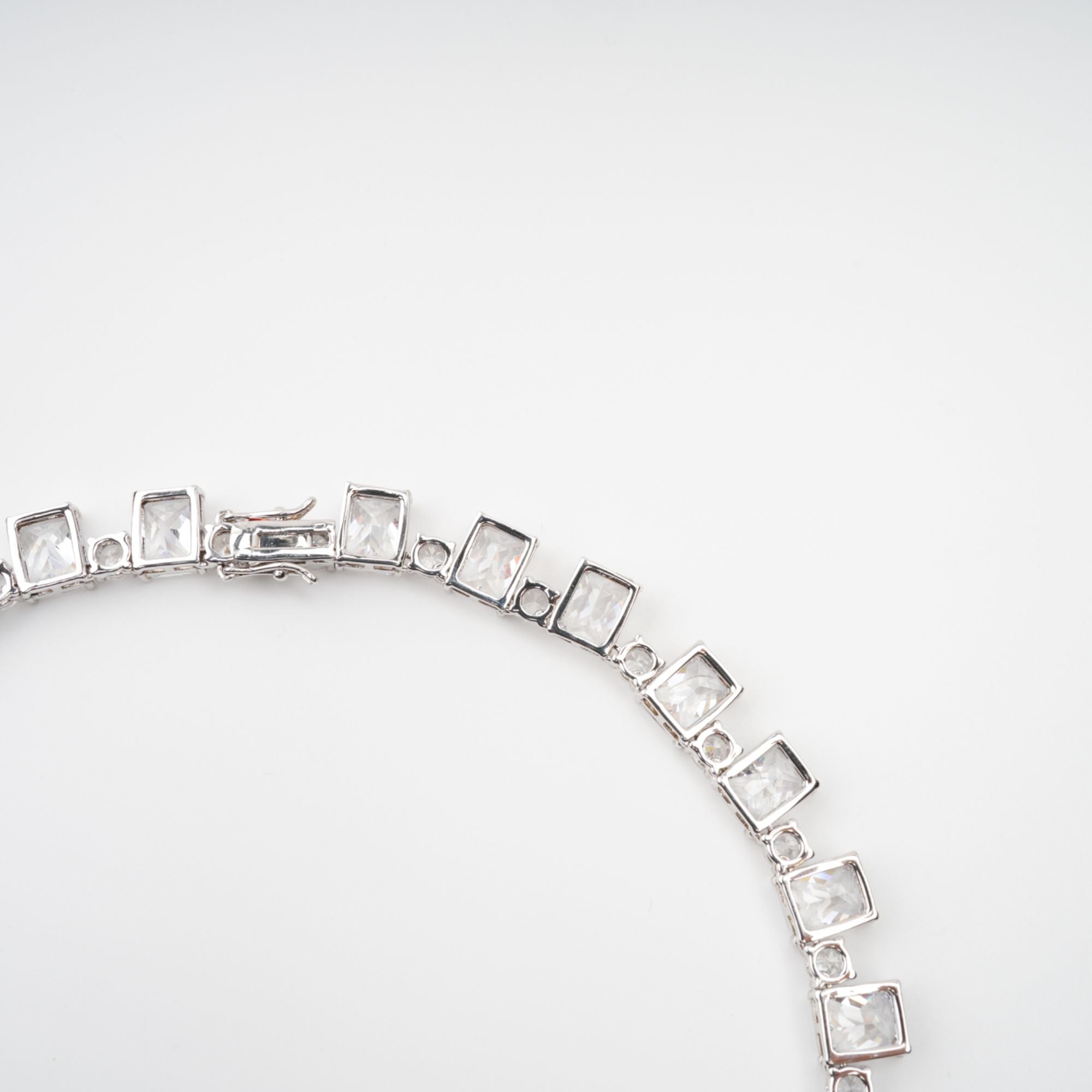 DSC01672_14cee215-dca9-49dd-a079-513ca174502a SILVER CRYSTAL NECKLACE FOR WEDDING PARTY GLAM