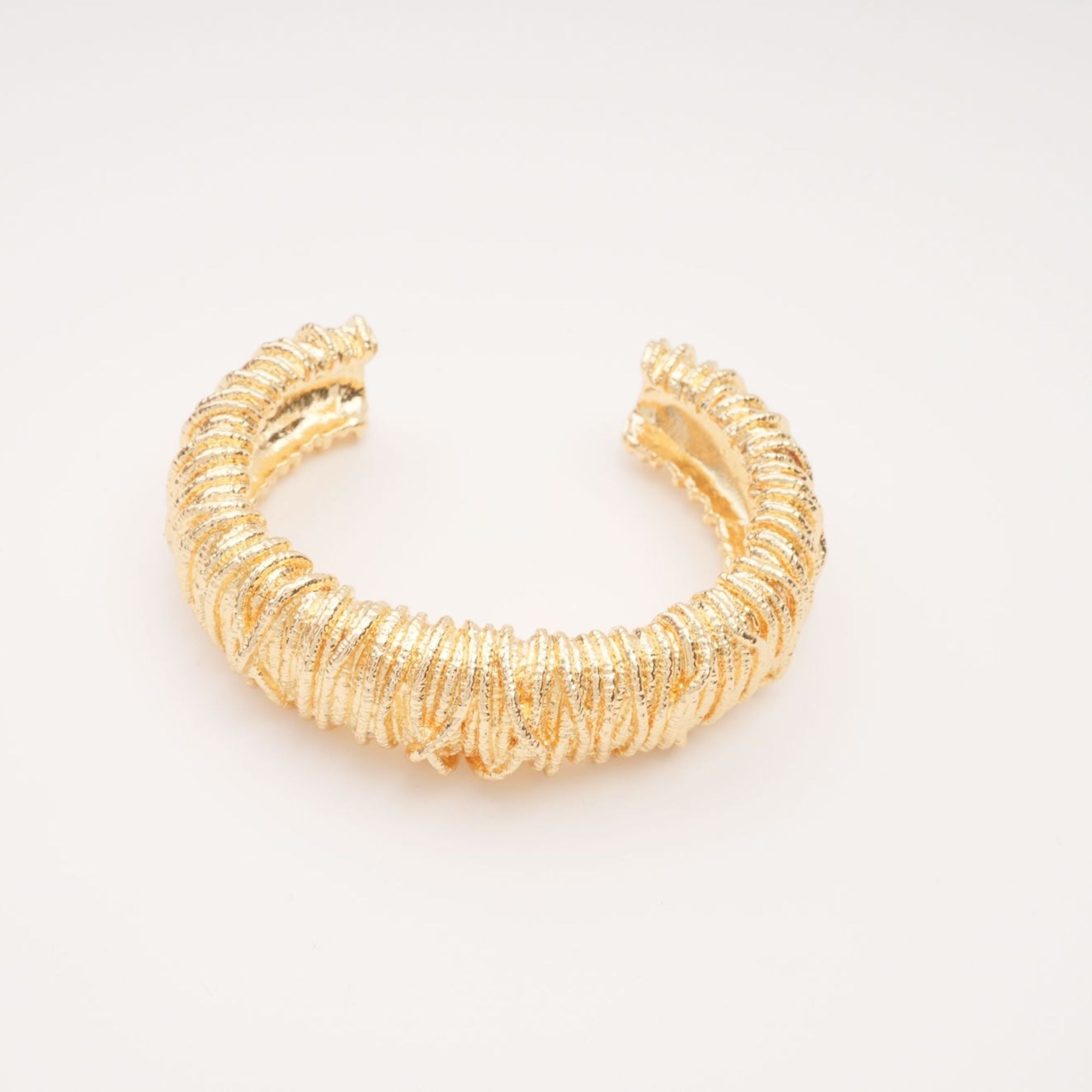 GOLD TEXTURED JULIETTE BRACELET, CASUAL ELEGANCE