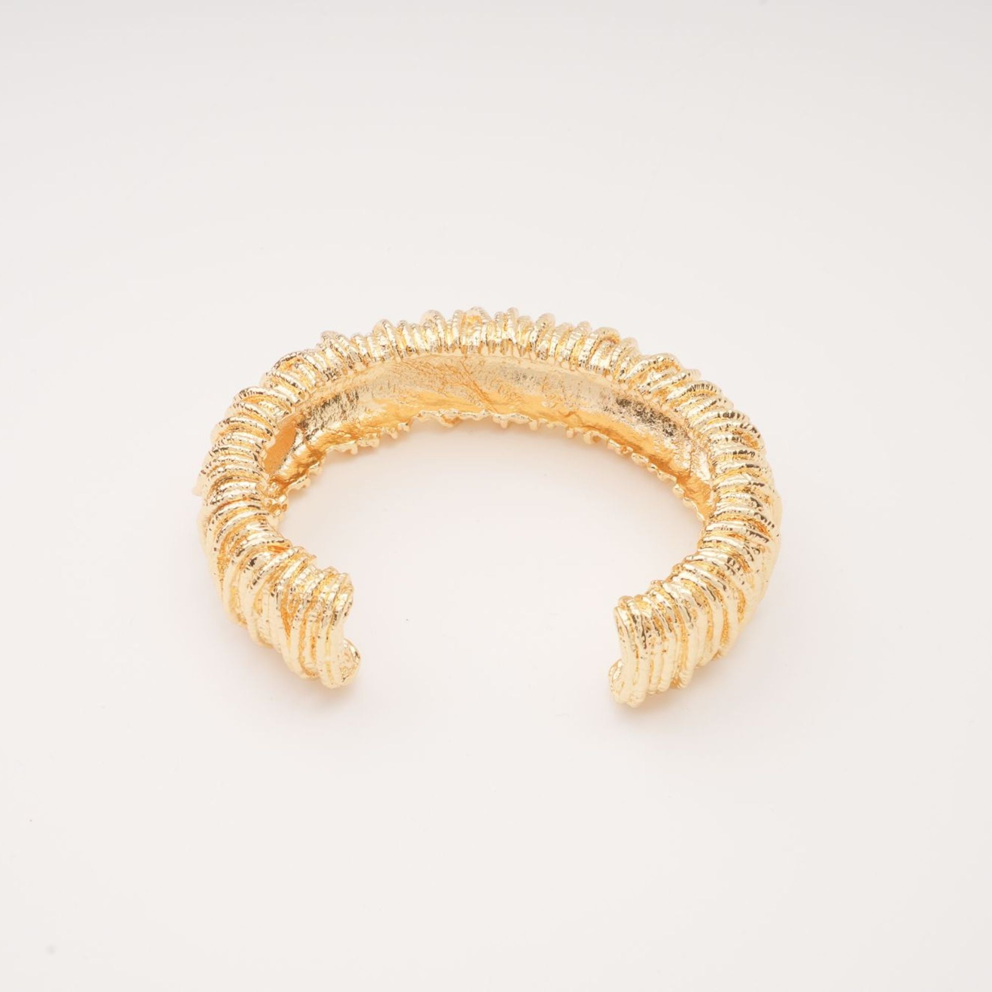 GOLD TEXTURED JULIETTE BRACELET, CASUAL ELEGANCE