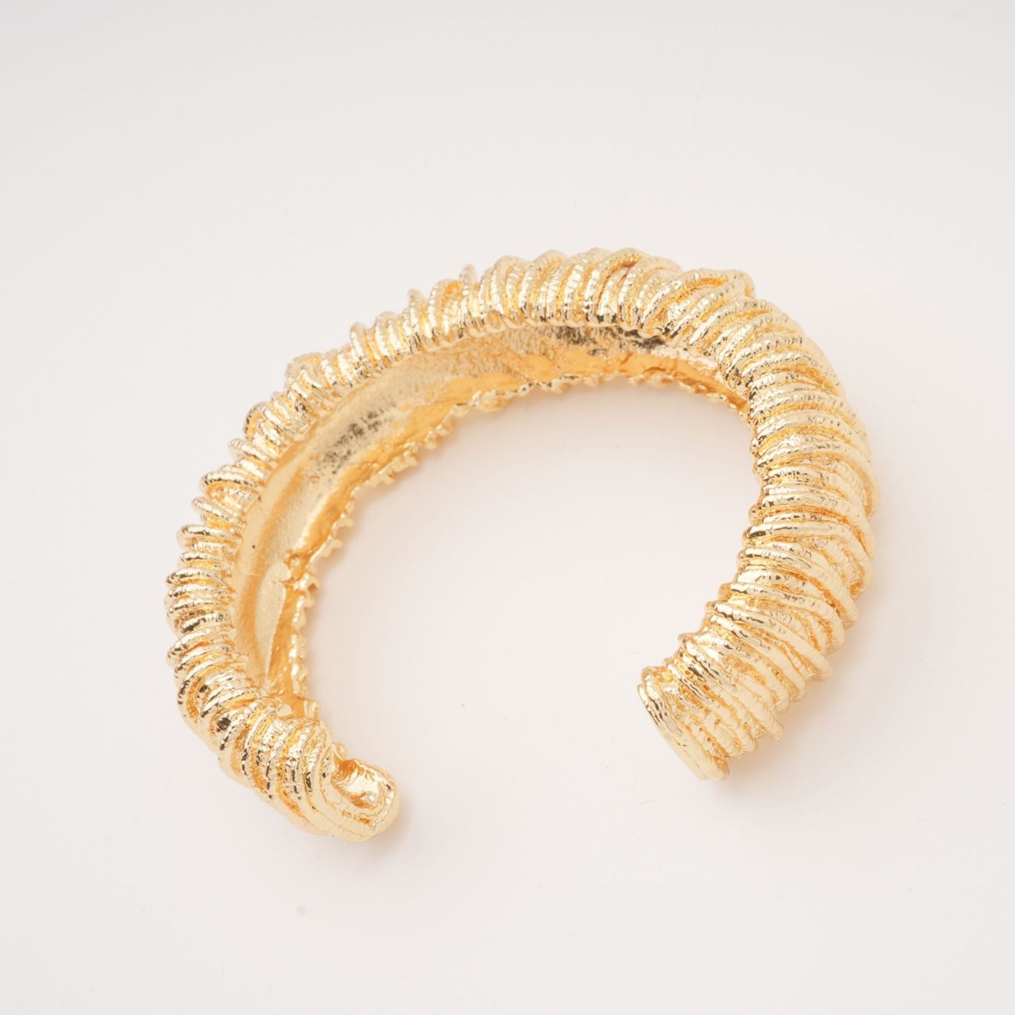 GOLD TEXTURED JULIETTE BRACELET, CASUAL ELEGANCE