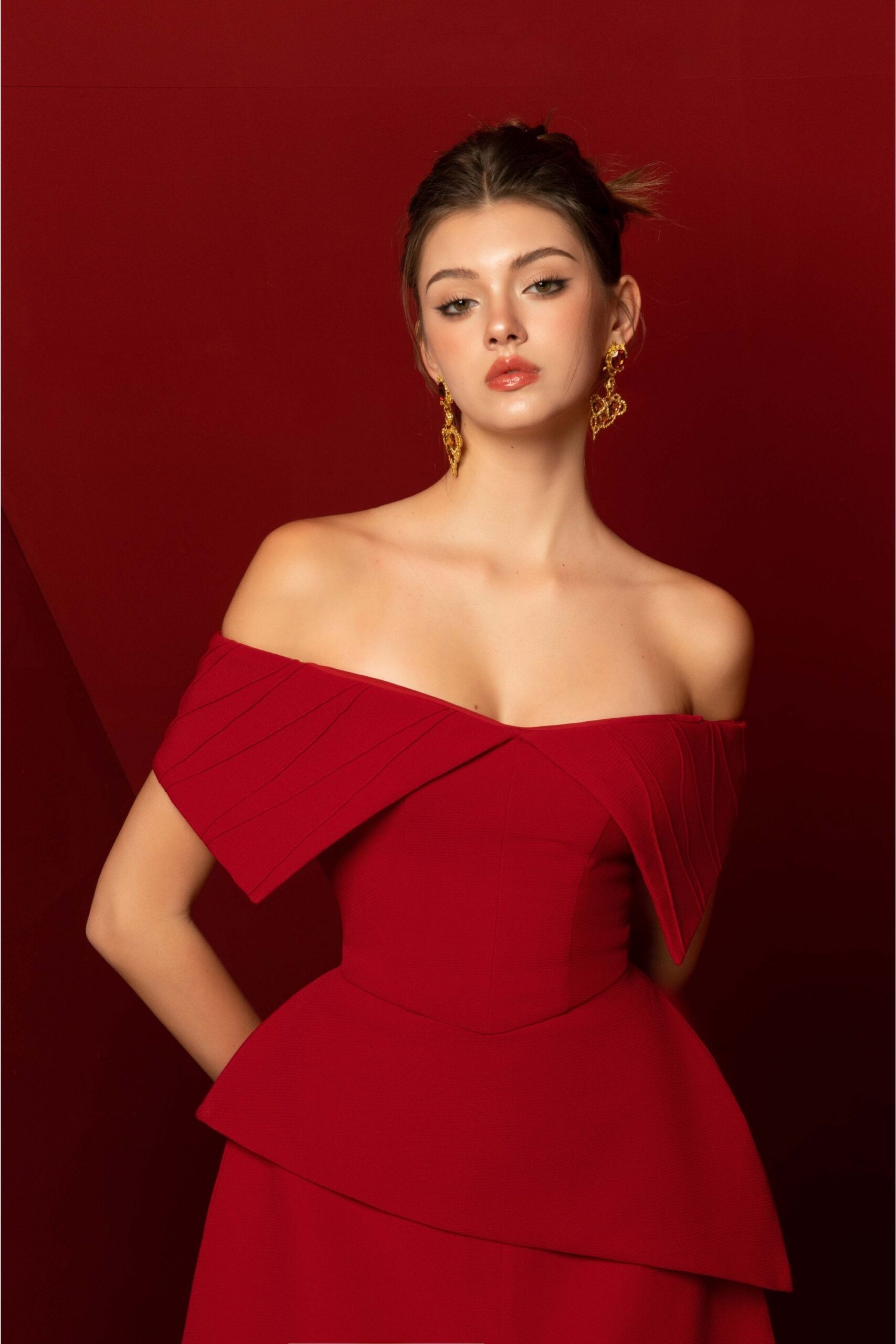 HARPER OFF-SHOULDER RED SET FOR DATE NIGHT