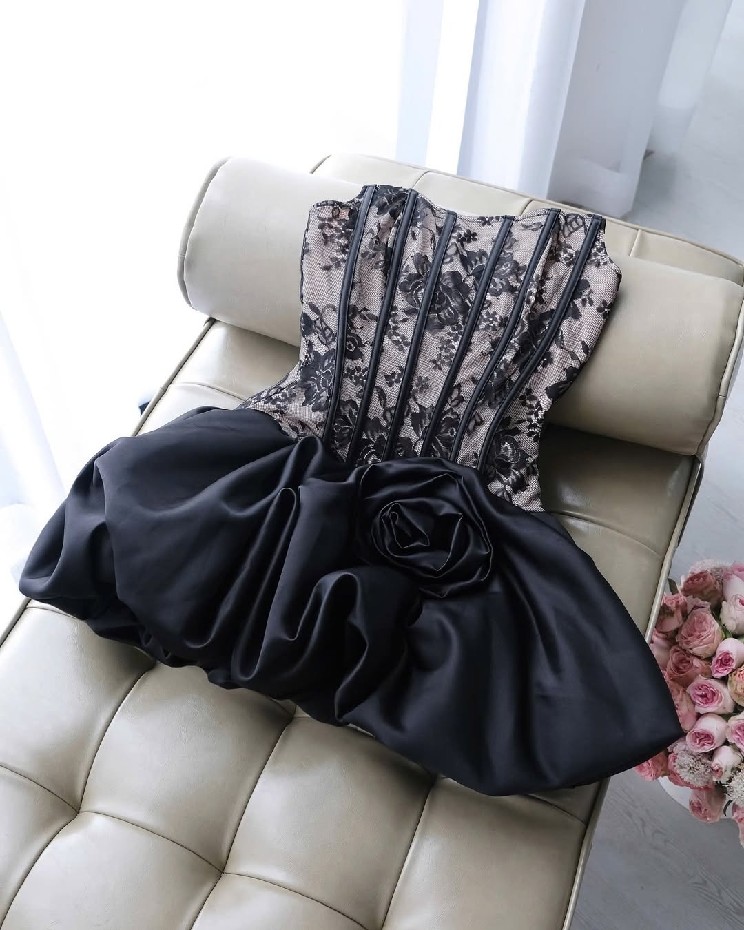 BLACK PUFFY STRAPLESS MINI DRESS FLOWER BUD