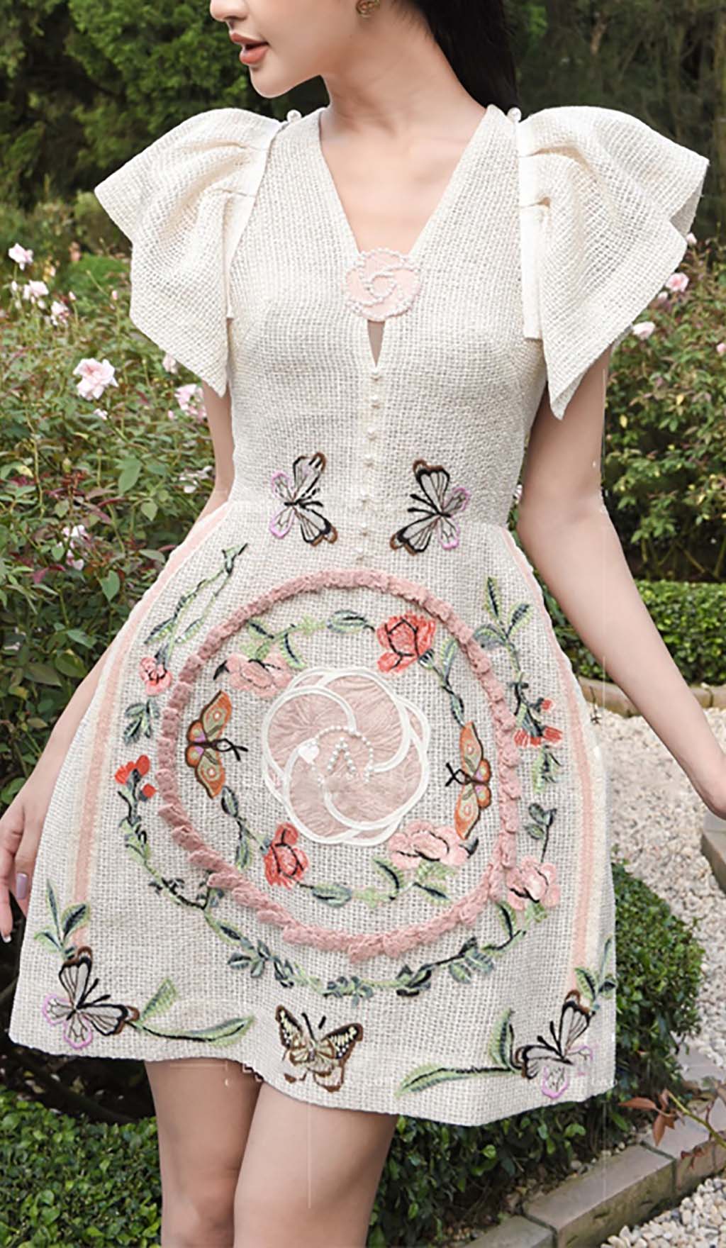 EMBROIDERED WHITE V-NECK MIDI DRESS