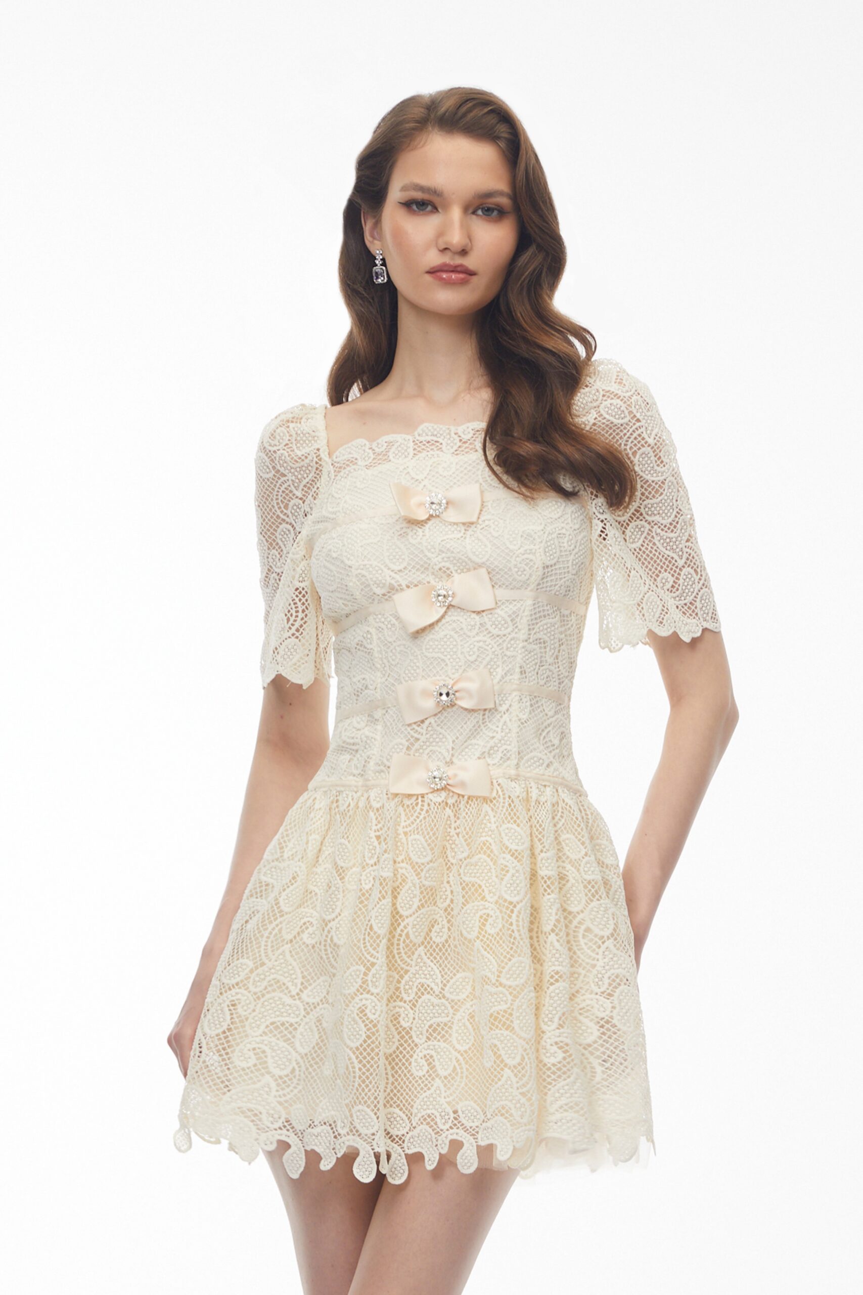 VIVIEN SQUARE NECK LACE BOW MINI DRESS WHITE