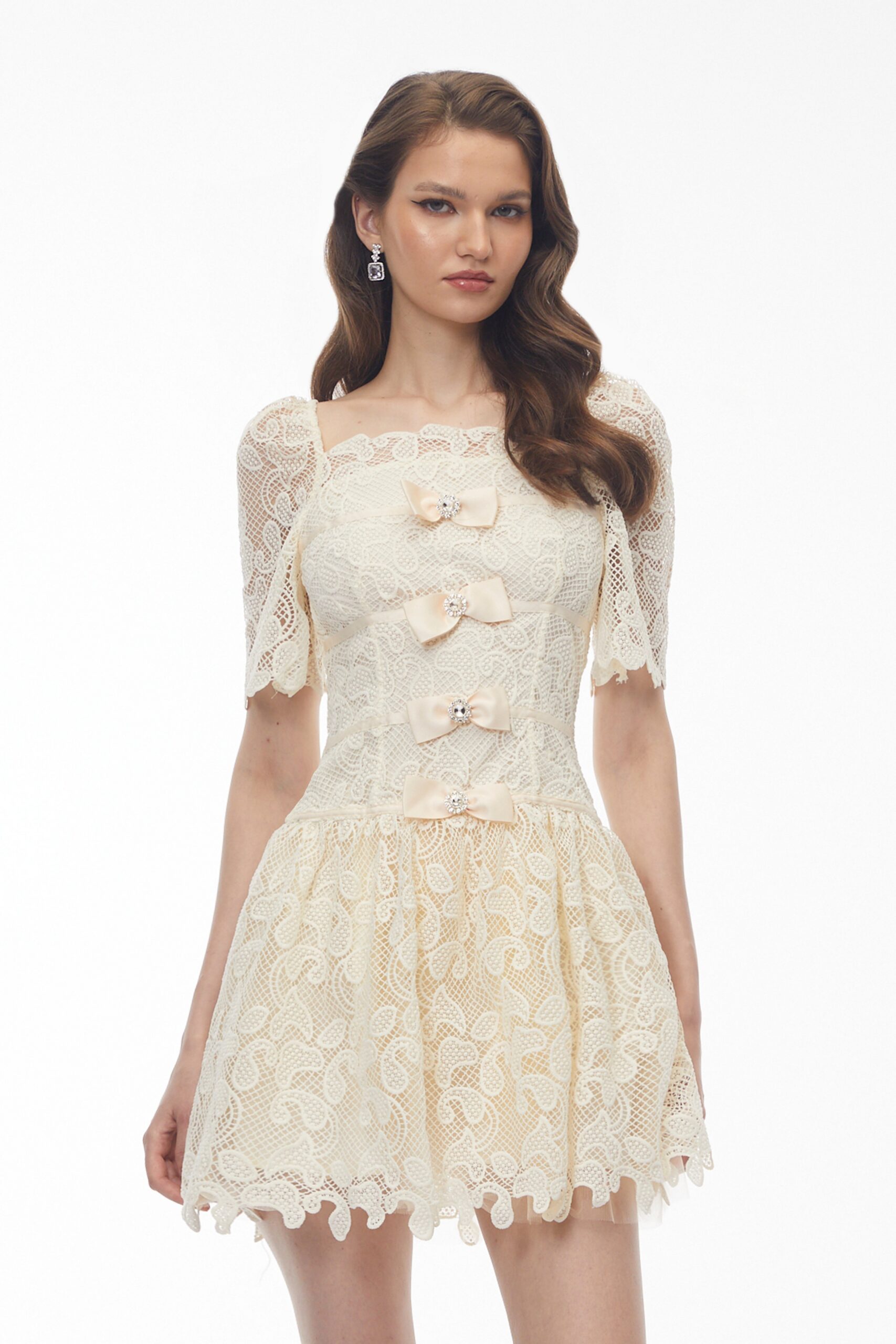 VIVIEN SQUARE NECK LACE BOW MINI DRESS WHITE