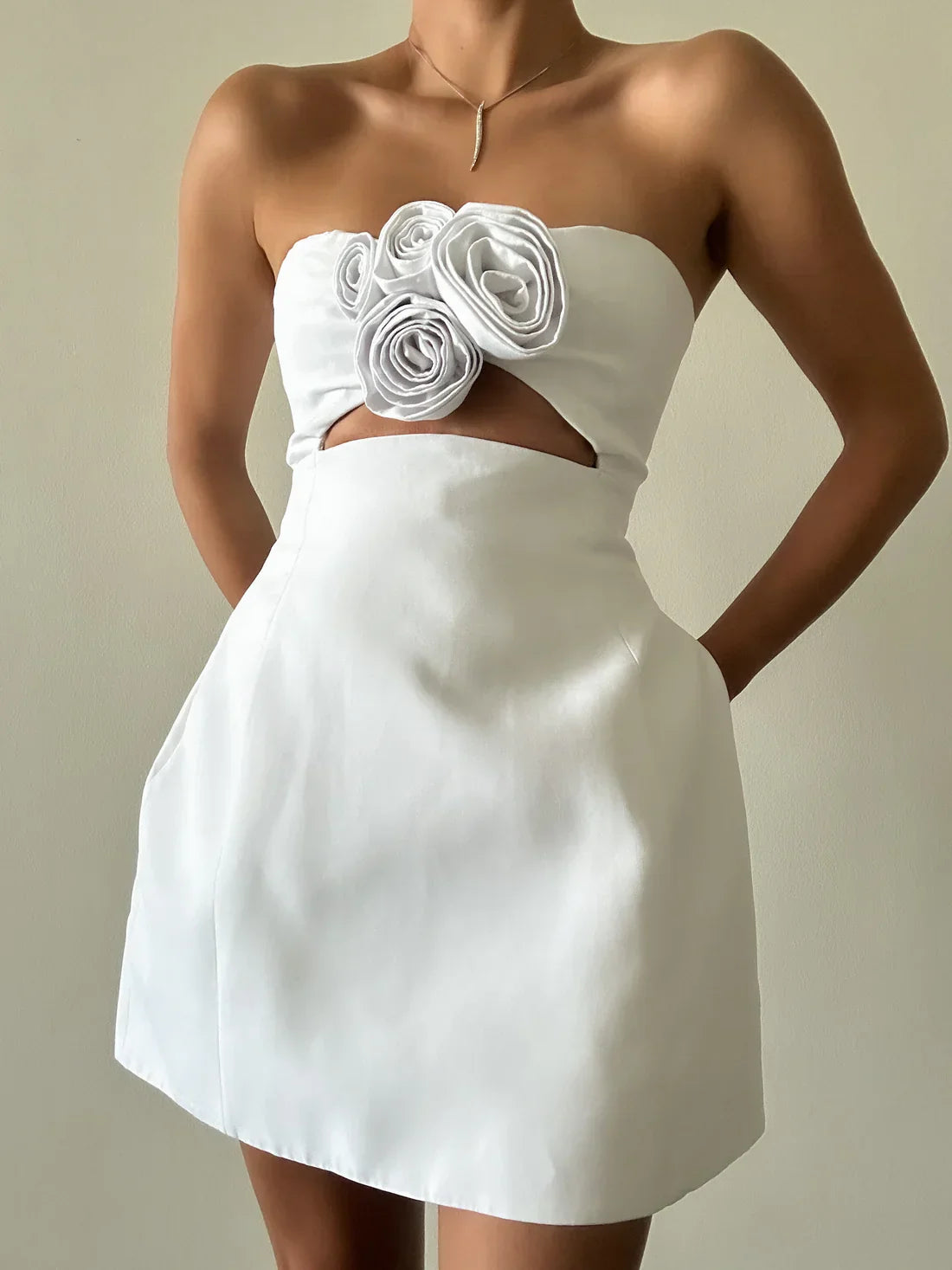 TWIN ARCHIVES WHITE FLORAL APPLIQUÉ MINI DRESS