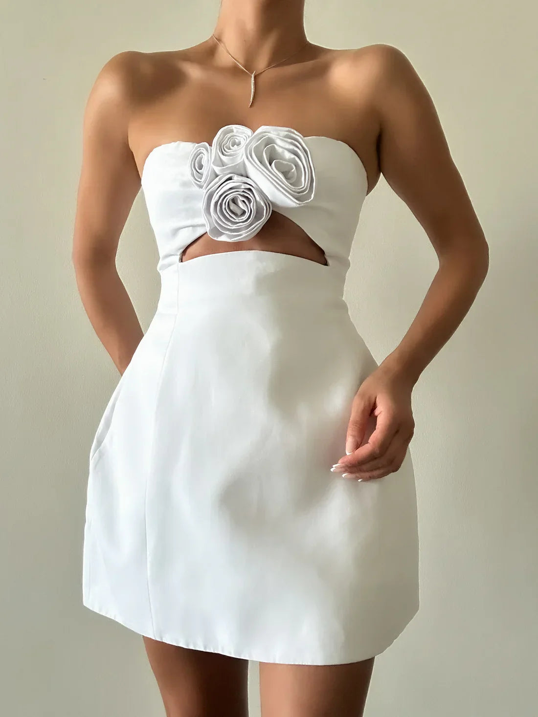 TWIN ARCHIVES WHITE FLORAL APPLIQUÉ MINI DRESS