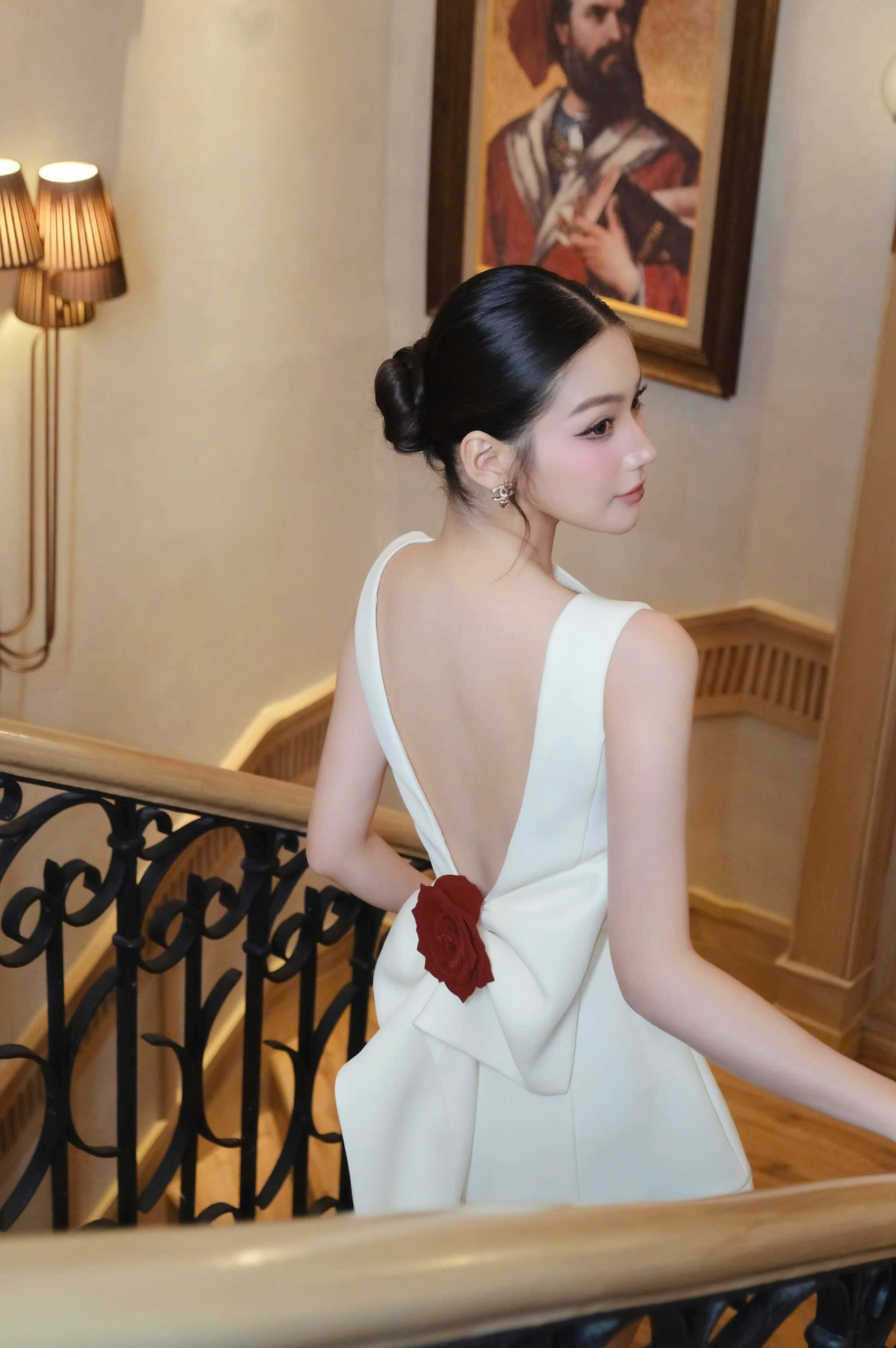 JOANNA BACKLESS WHITE MINI DRESS WITH BOW